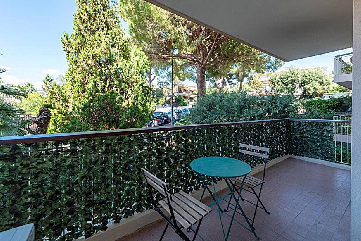Le Cardiff avec grand balcon, piscine et parking