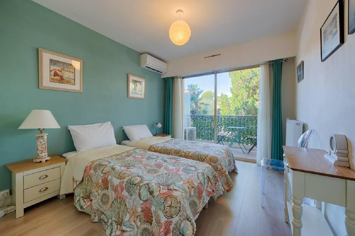 Le Cardiff avec grand balcon, piscine et parking