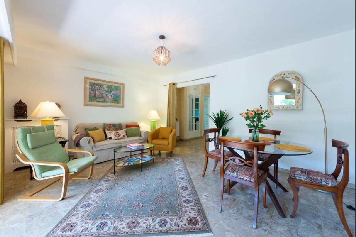 Le Cardiff avec grand balcon, piscine et parking