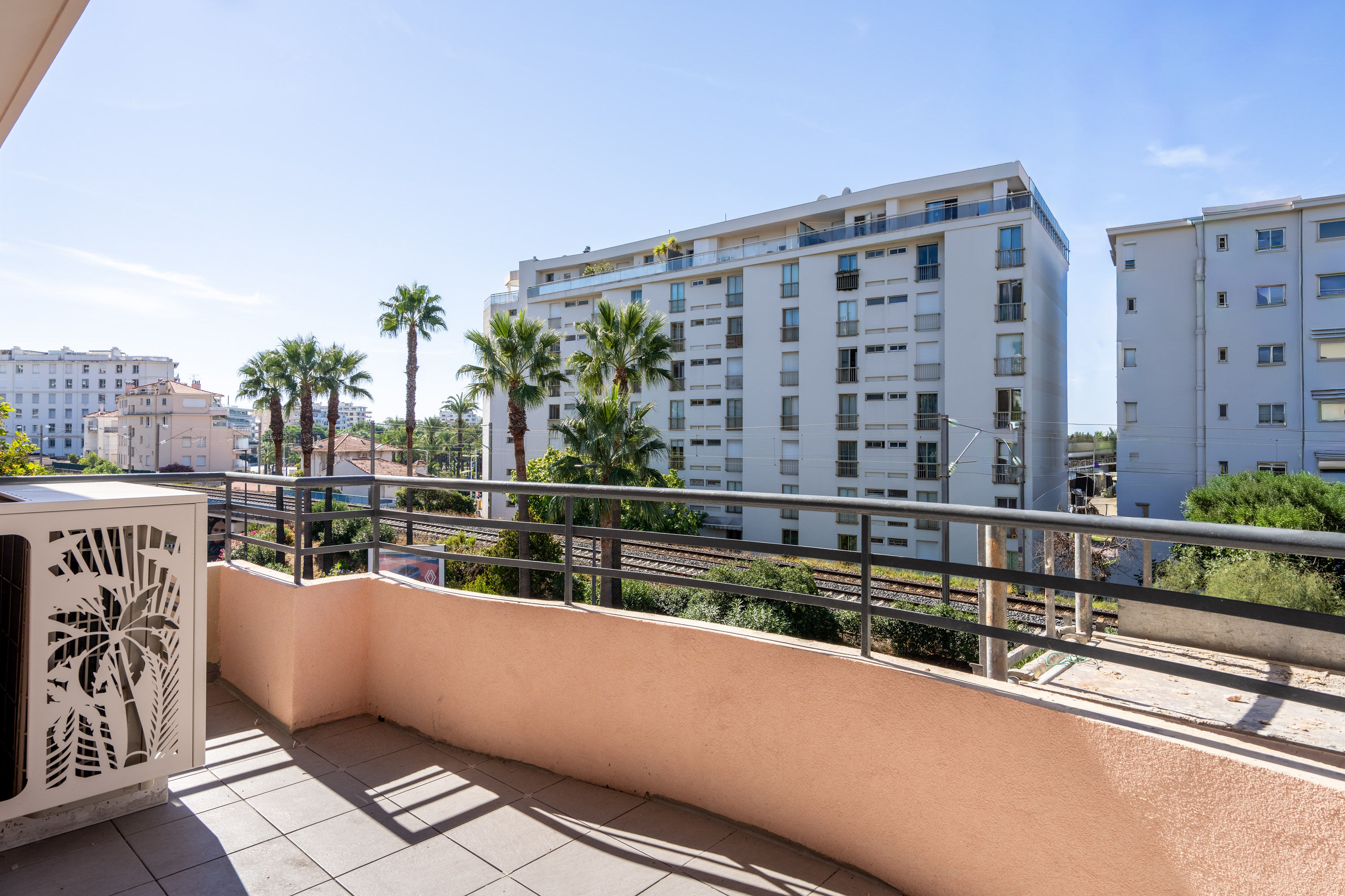 Le Madrid avec balcon proche Croisette et Palais
