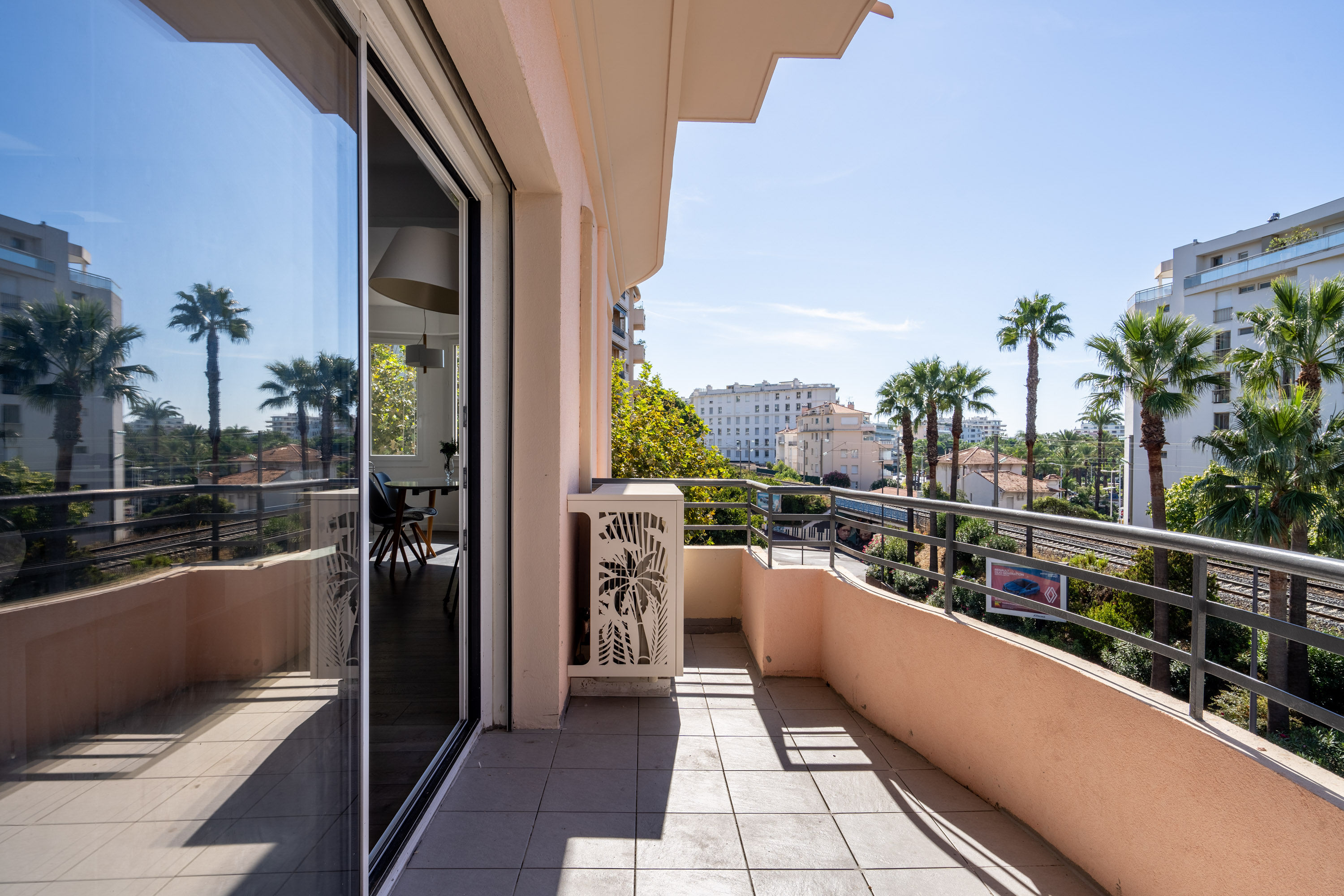Le Madrid avec balcon proche Croisette et Palais