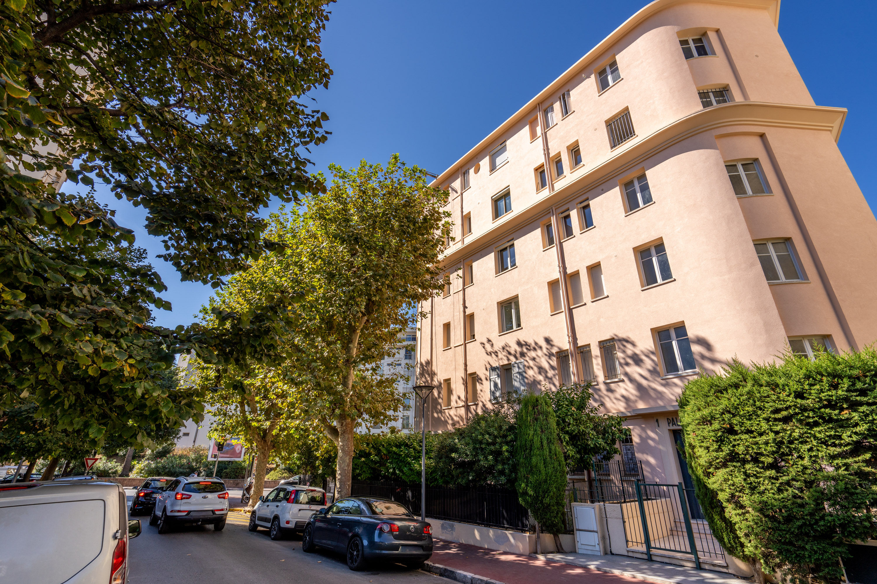Le Madrid avec balcon proche Croisette et Palais