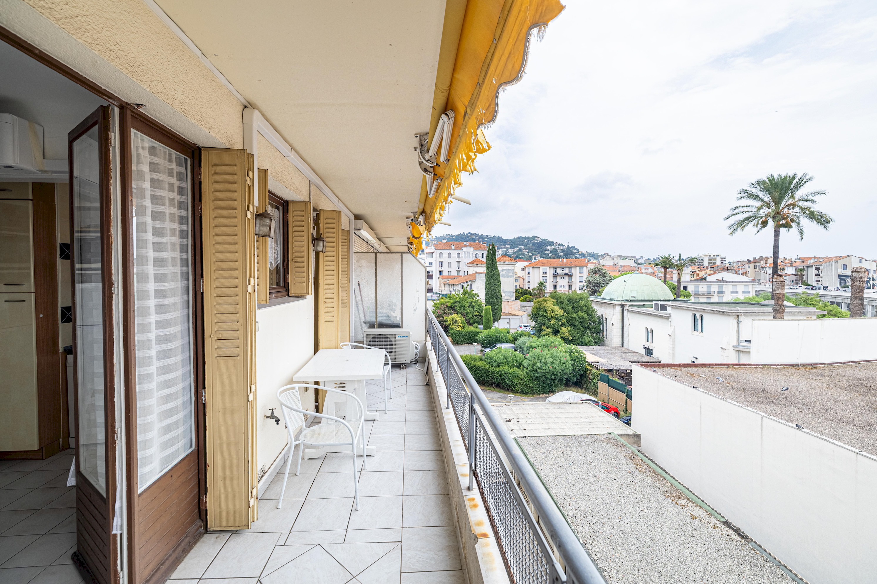 Le Bristol avec balcon au calme en centre-ville