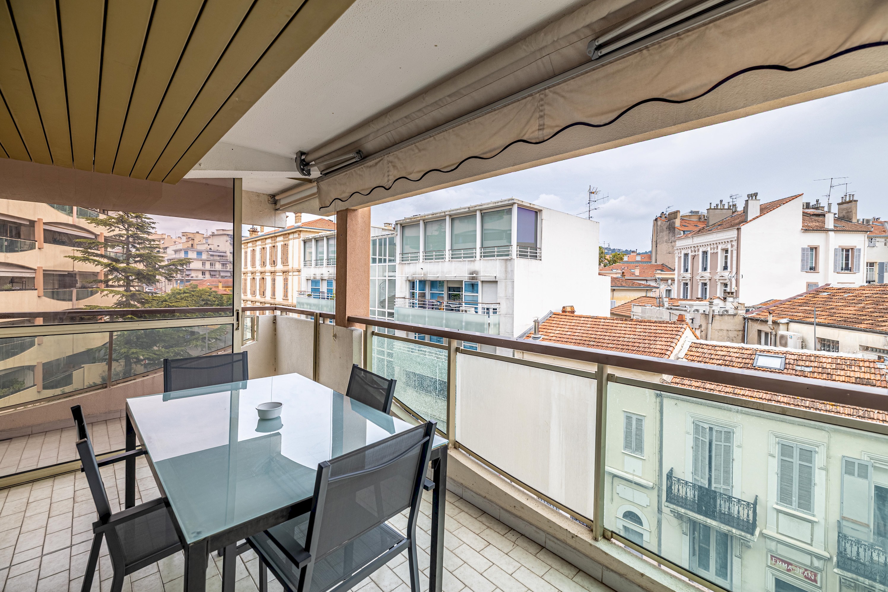 Le Chataignier avec terrasse au calme et central