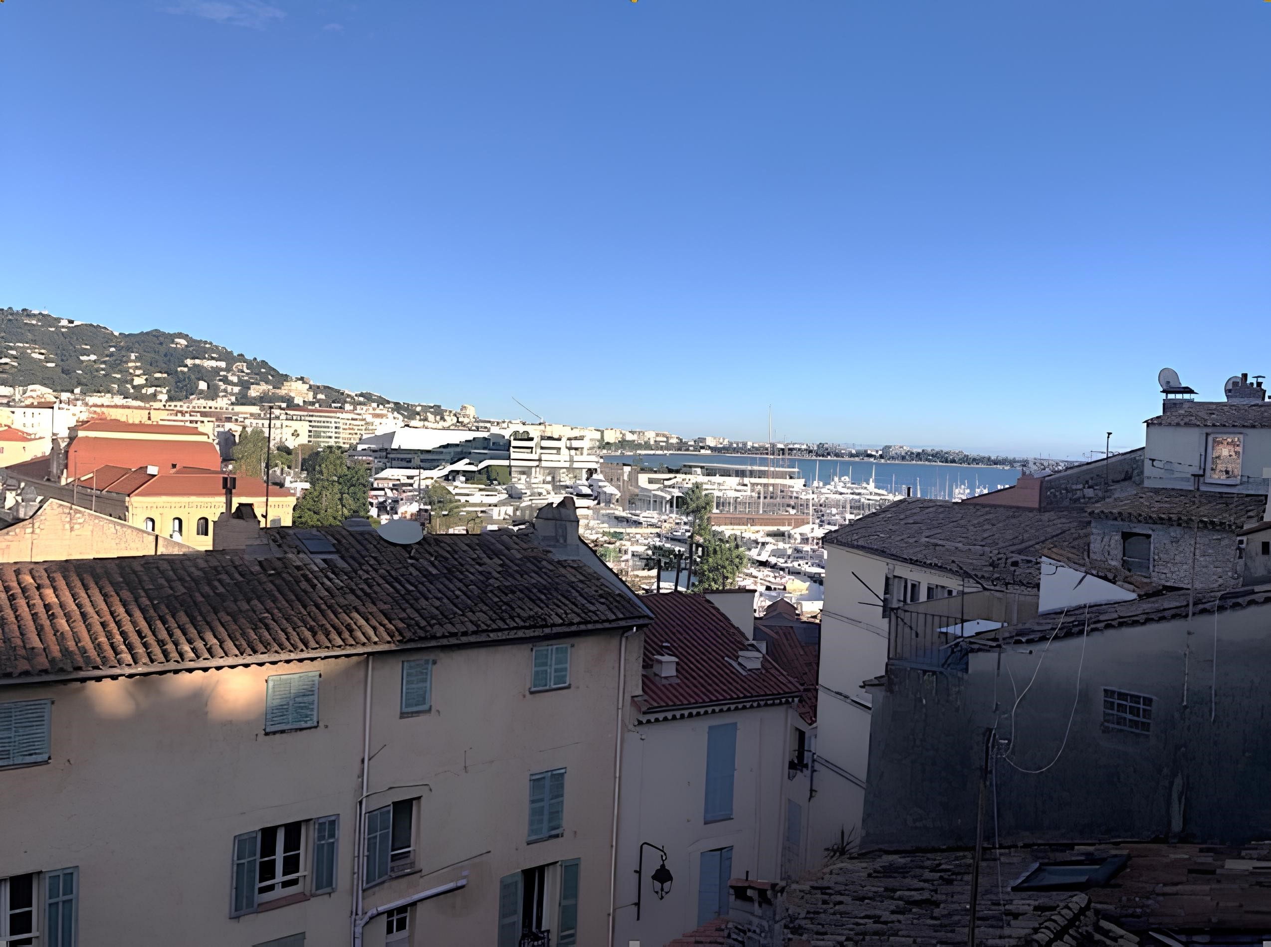 L’Illusioniste studio vue mer dans le Suquet