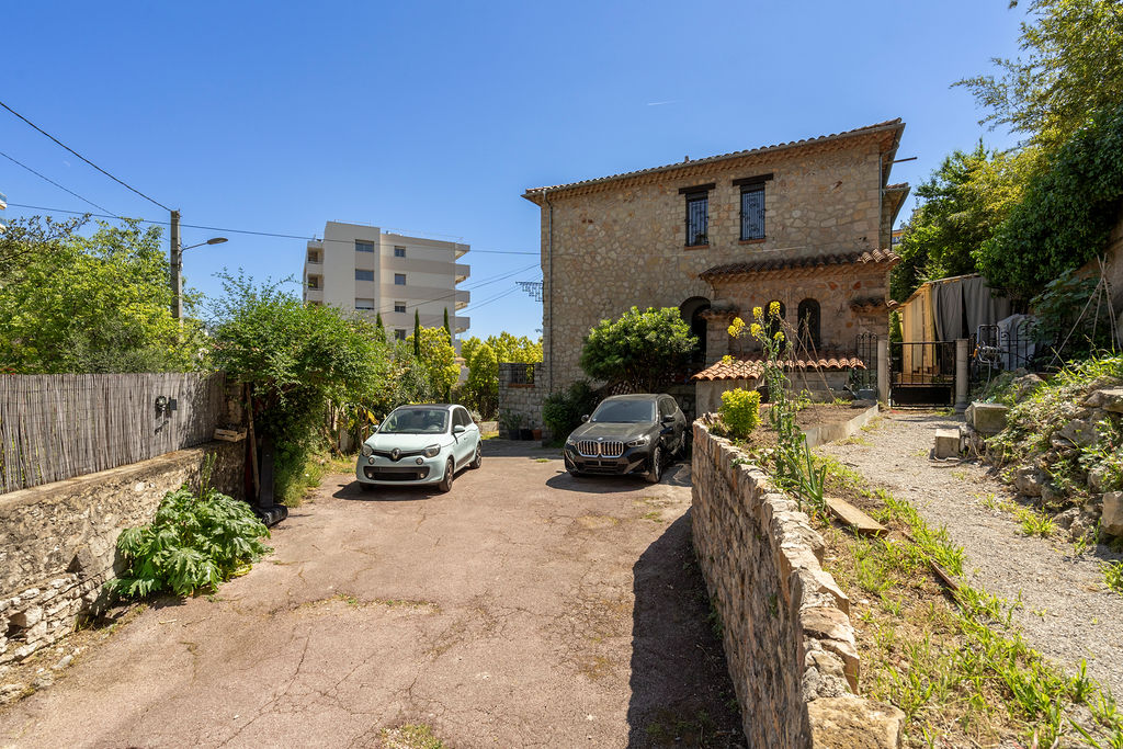 Villa Campestra avec piscine, terrasses et jardin
