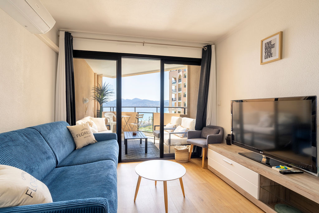 L’Azur avec terrasse vue mer et Esterel, piscine
