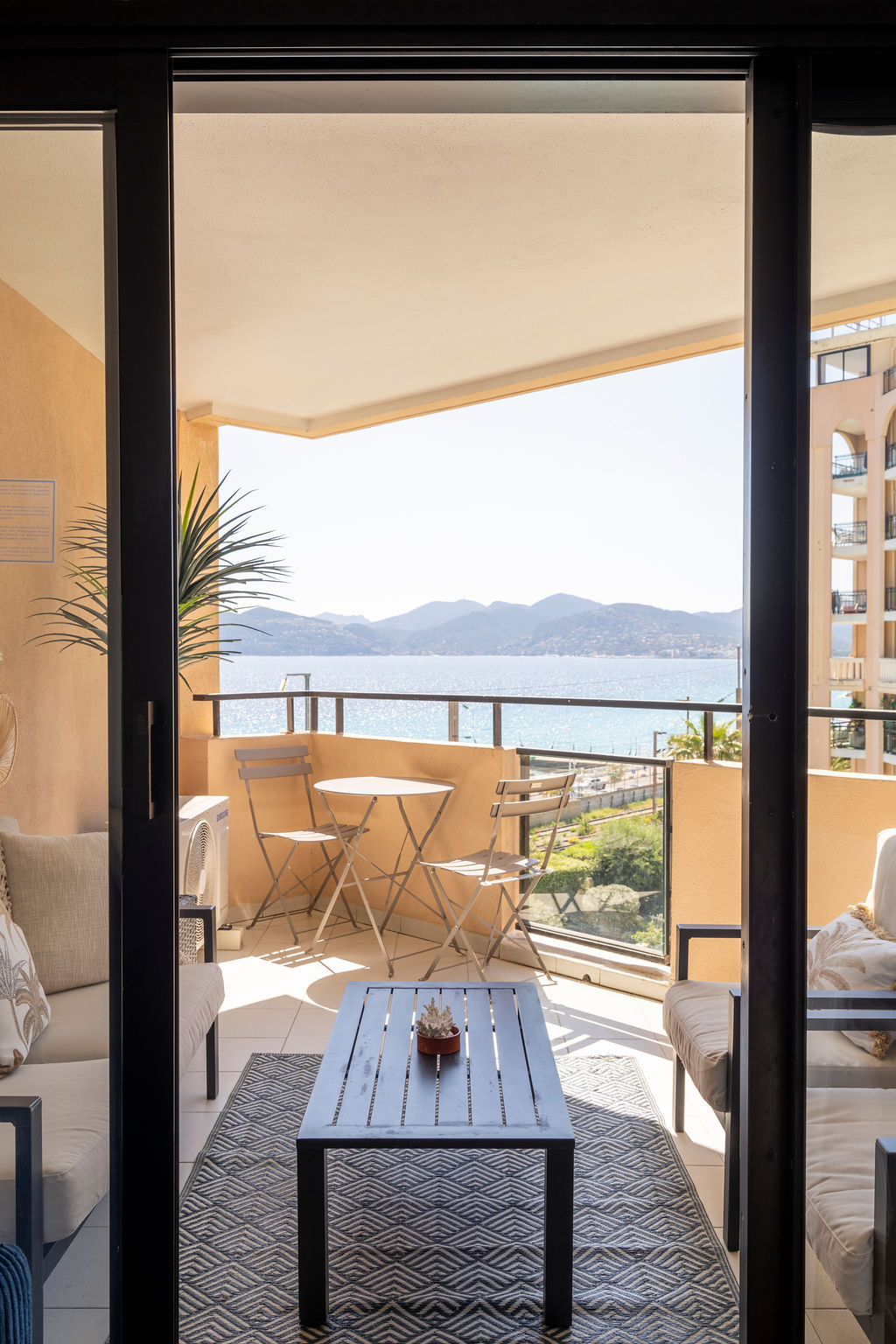 L’Azur avec terrasse vue mer et Esterel, piscine
