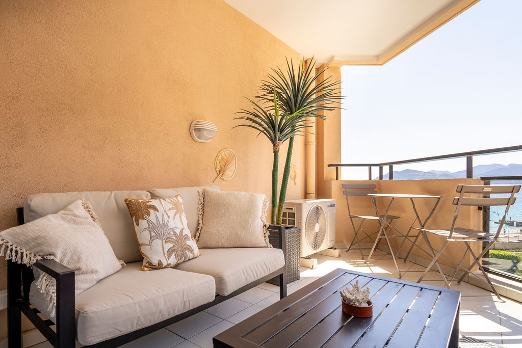 L’Azur avec terrasse vue mer et Esterel, piscine