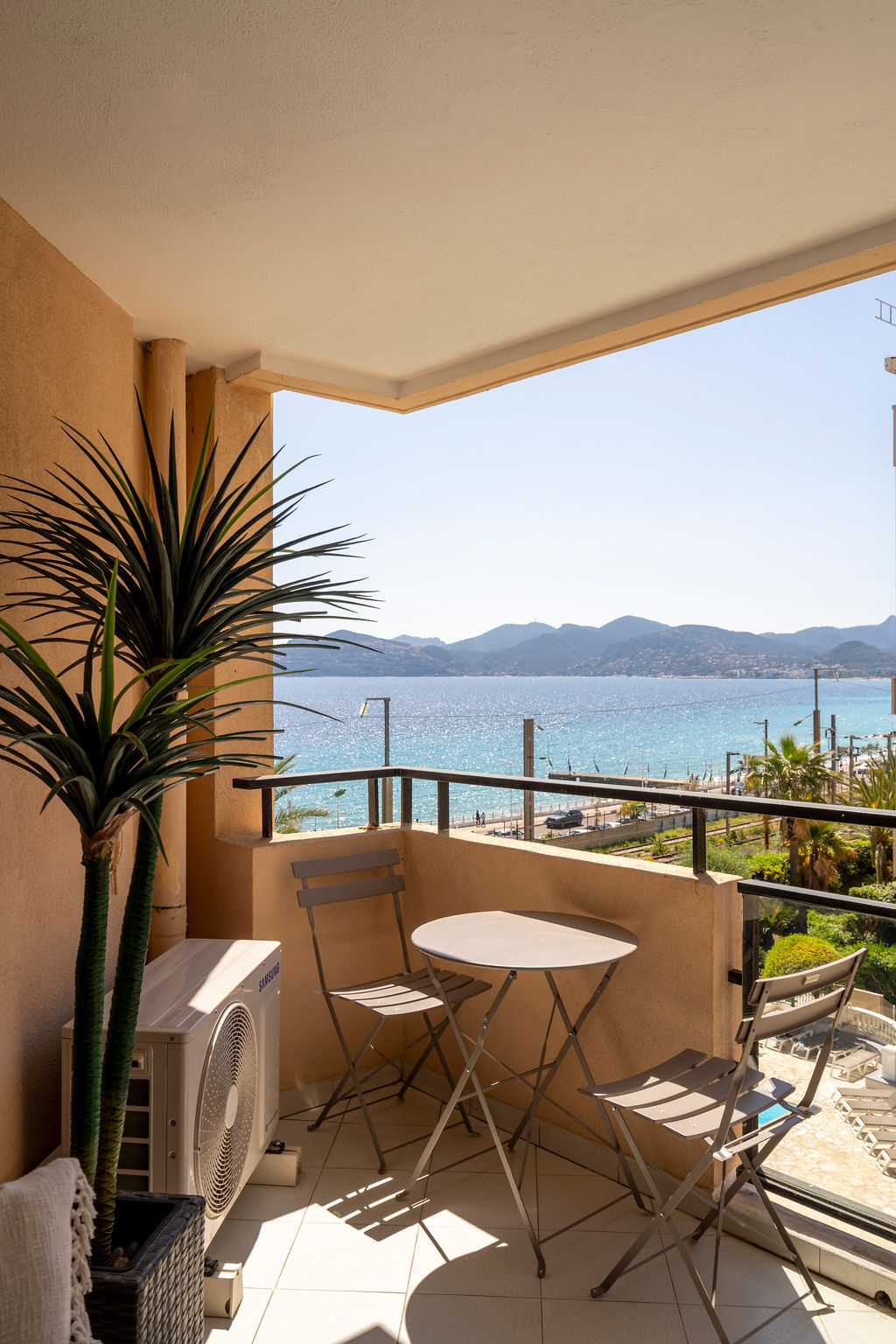 L’Azur avec terrasse vue mer et Esterel, piscine