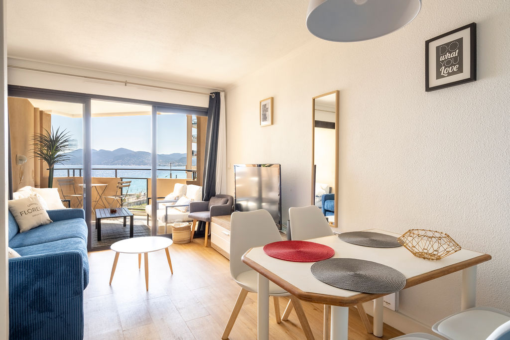 L’Azur avec terrasse vue mer et Esterel, piscine