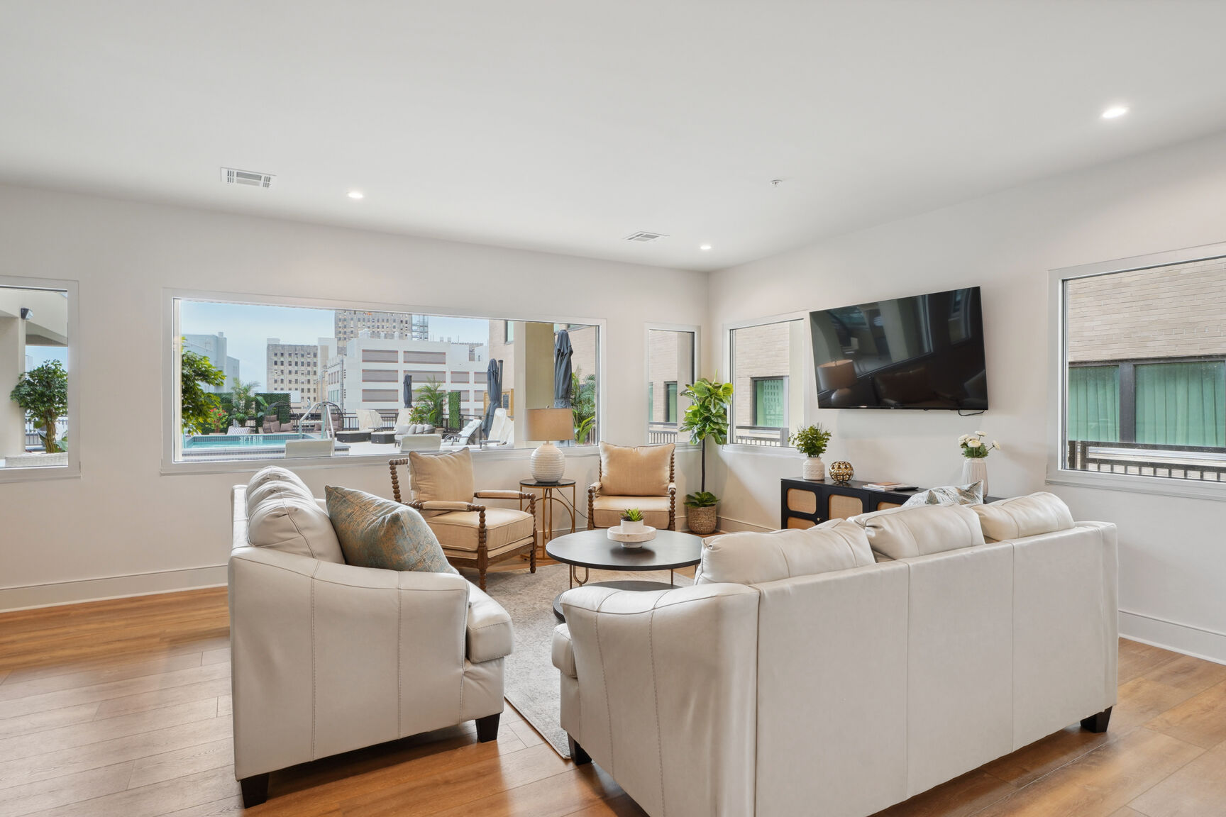 Rooftop Pool And Skyline Views - Stunning Escape With Luxury Amenities - New Orleans, LA