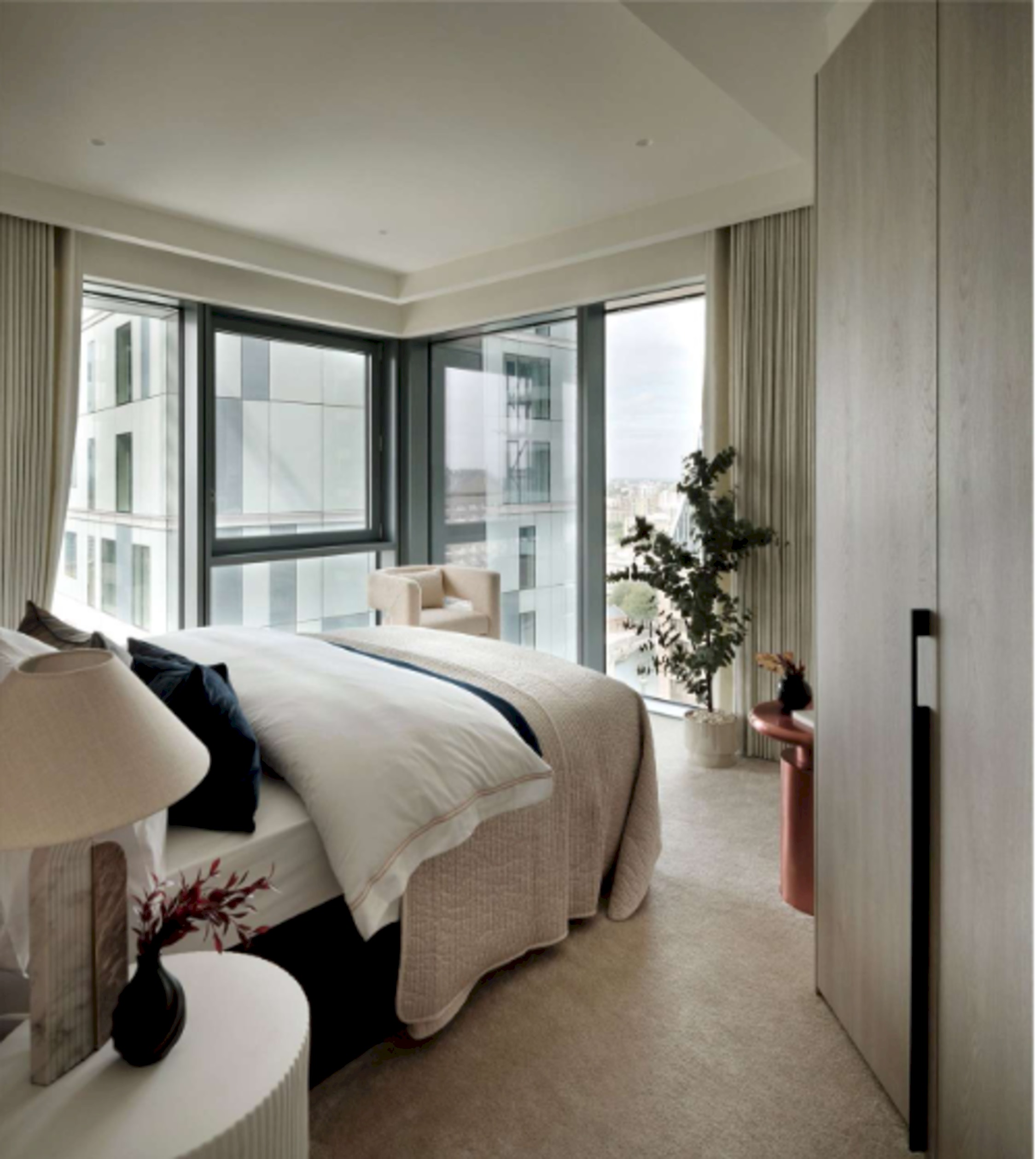 View Crestview Luxury Six Sleeper Skyline View Apartment in Aspen Consort Place, Marsh Wall, Canary Wharf E149XQ Crestview Luxury Six Sleeper Skyline View Apartment in Aspen Consort Place, Marsh Wall, Canary Wharf E149XQ - Property image 17 - VivreStays
