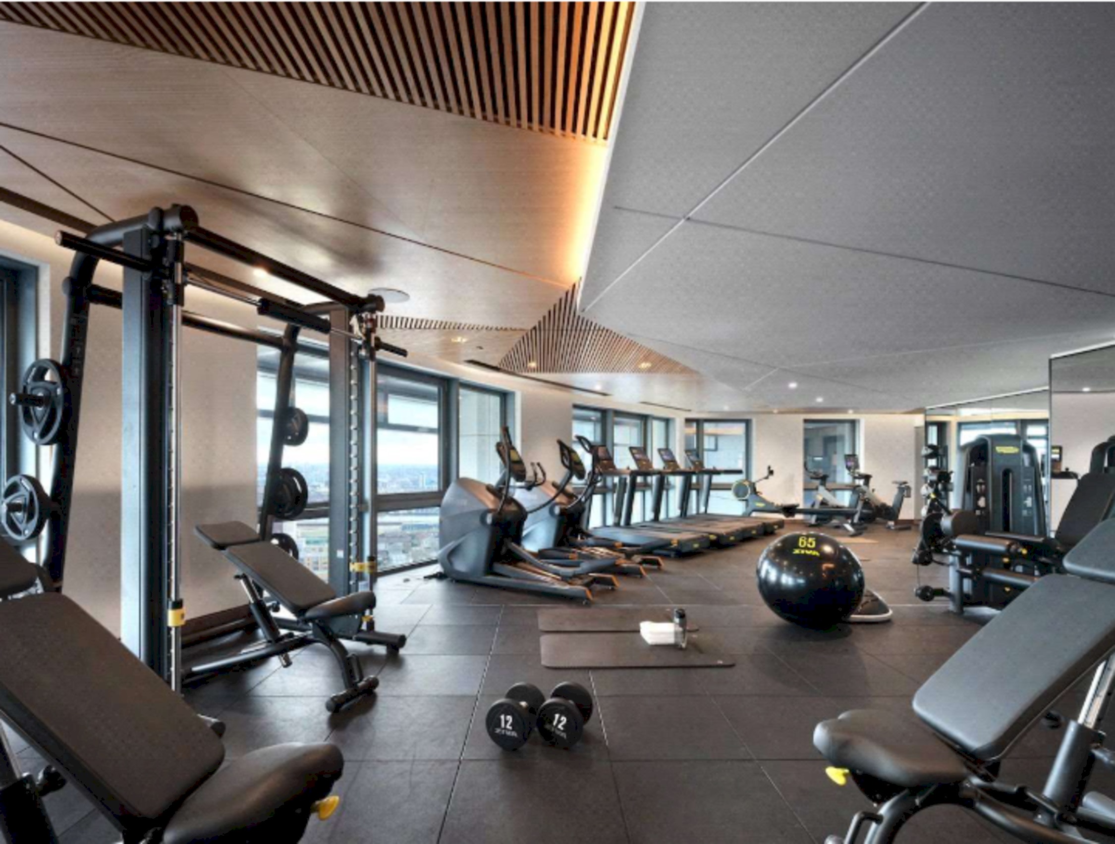 The Six-Guest Alpine Retreat Central London in Aspen Consort Place, Marsh Wall, Canary Wharf E149XQ - Property image 2 - VivreStays