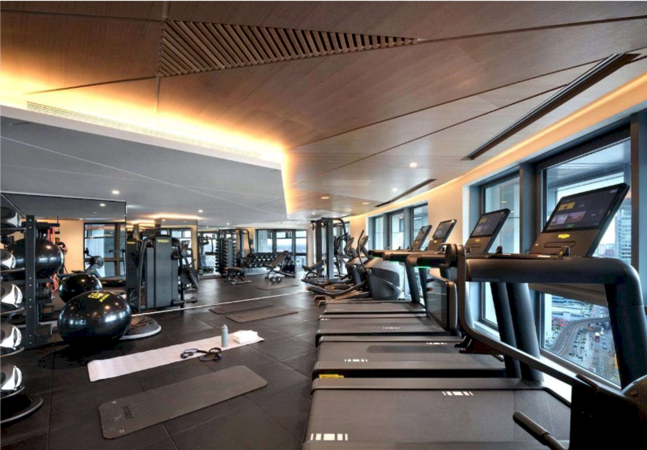 The Six-Guest Alpine Retreat Central London in Aspen Consort Place, Marsh Wall, Canary Wharf E149XQ - Property image 20 - VivreStays