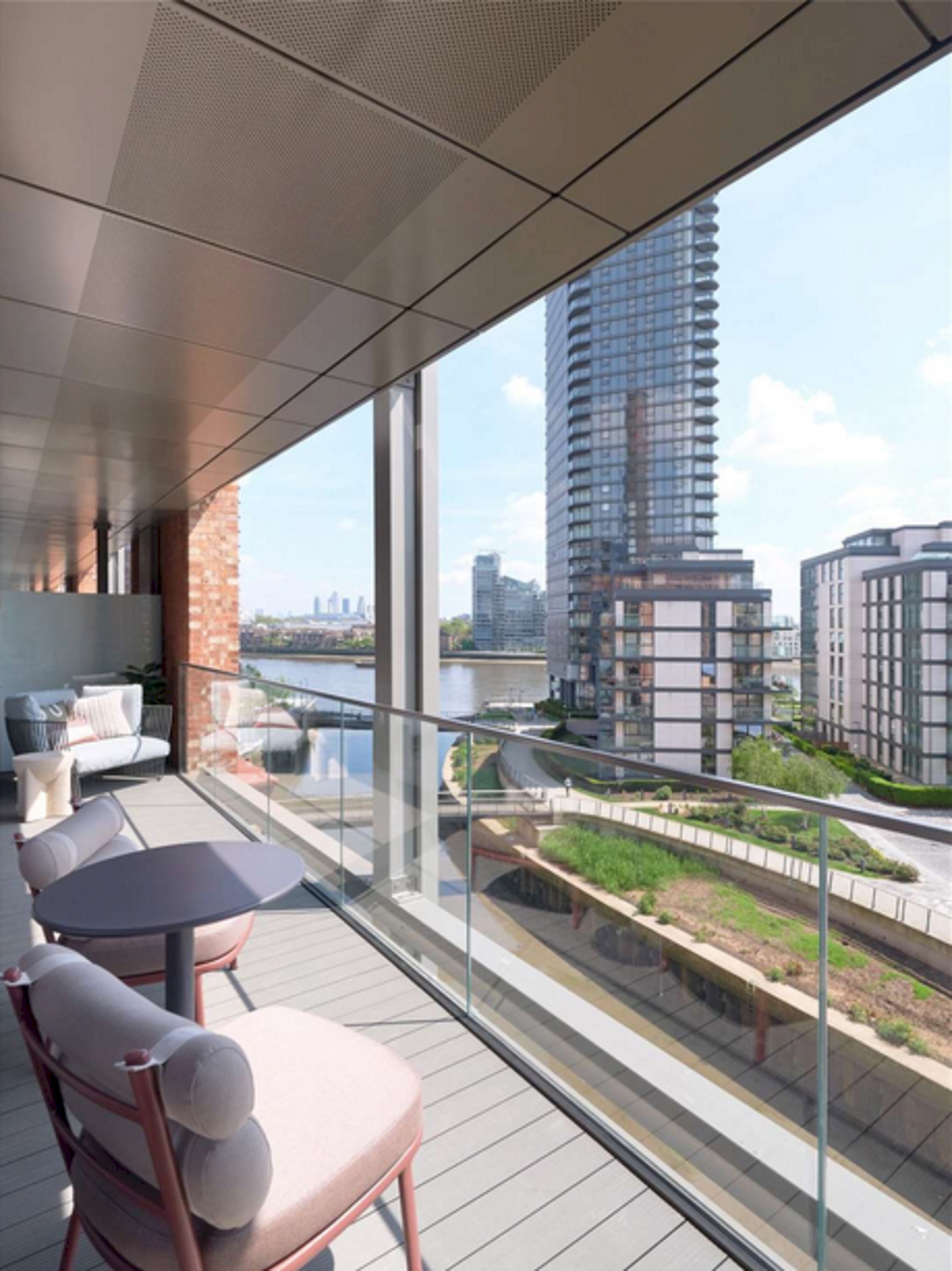 Distinguished Three Bedroom London Apartment with panoramic Views serviced apartment - UK - VivreStays
