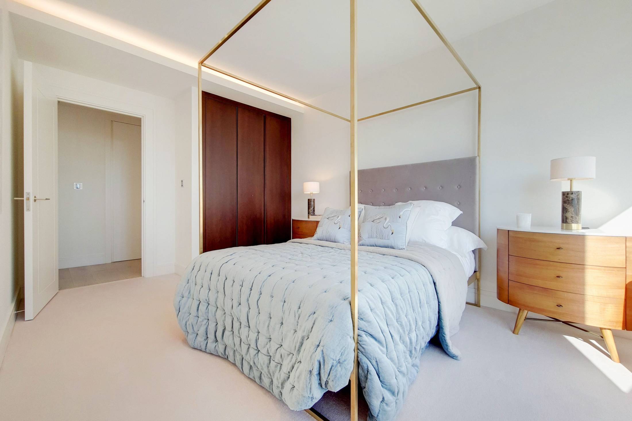 Elegant Chelsea Island Four Bedroom Apartment with Panoramic Views in Chelsea Waterfront, Chelsea SW10 0SW - Property image 15 - VivreStays