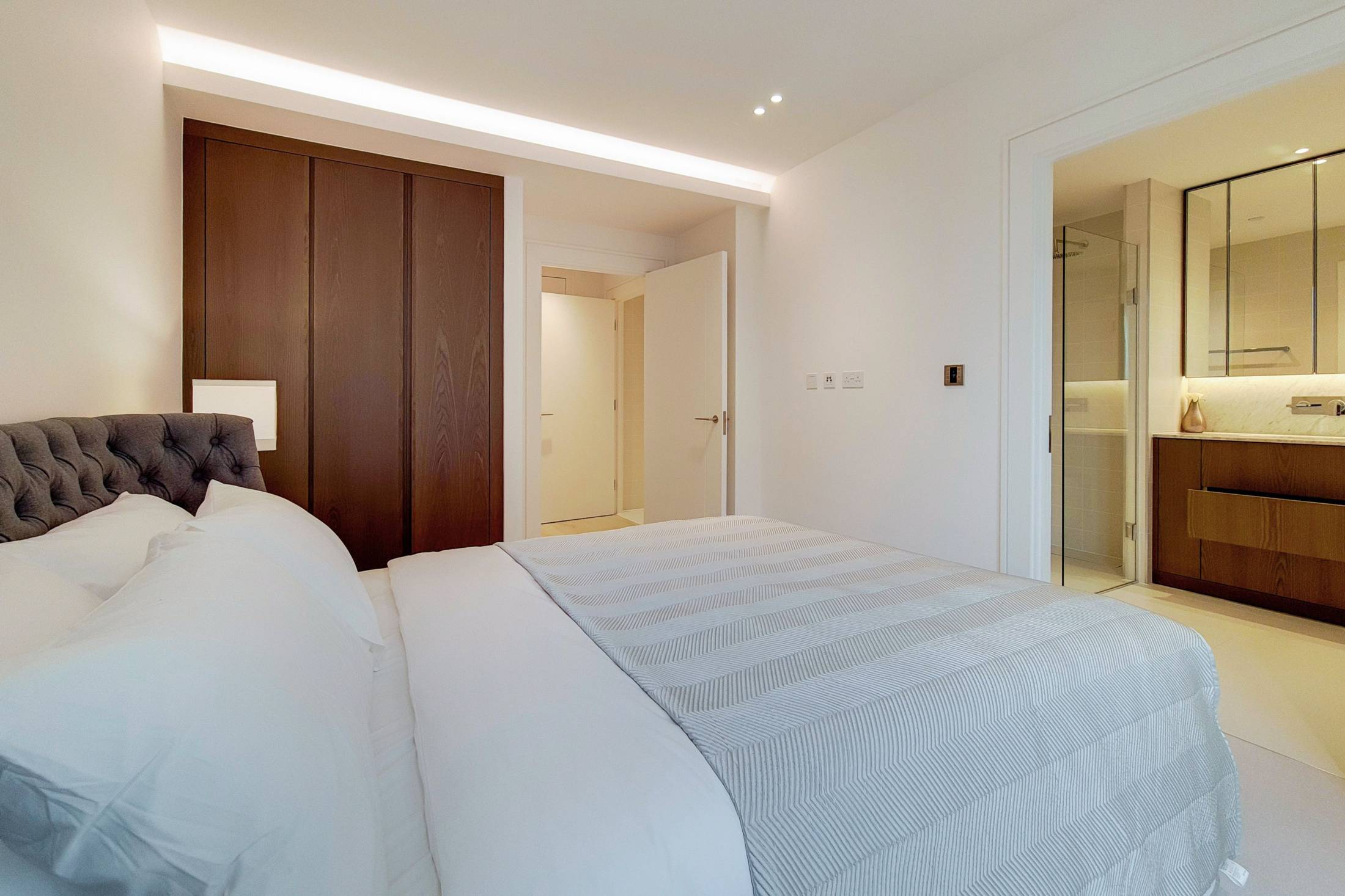 Chelsea Island 8th Floor Three Bedroom Apartment with Panoramic Views in Chelsea Waterfront, Chelsea SW10 0SW - Property image 12 - VivreStays