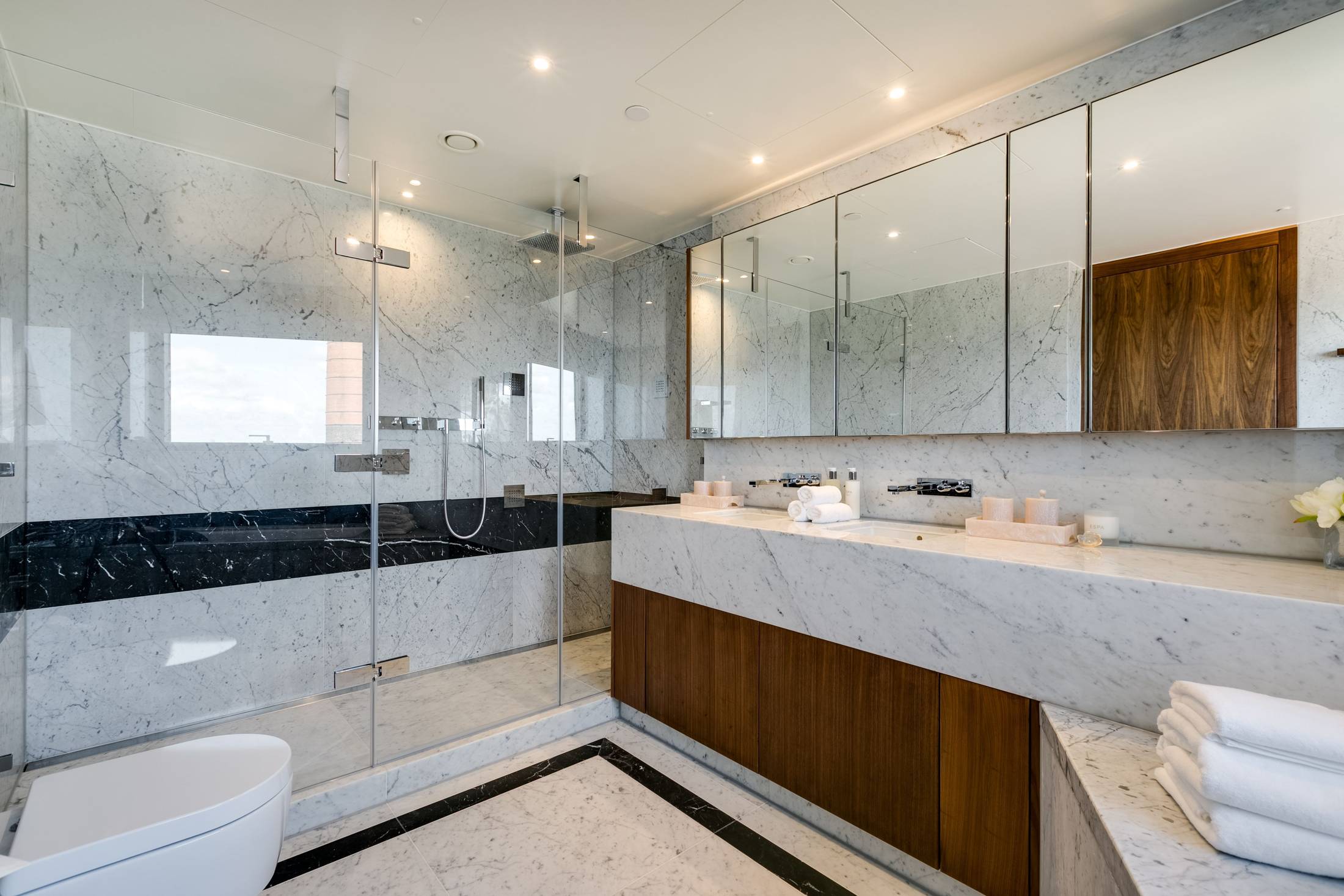 Chelsea Creek Two Bedroom / Two Bathroom Apartment in Chelsea Harbour Dr, London SW6 2GH - Property image 7 - VivreStays