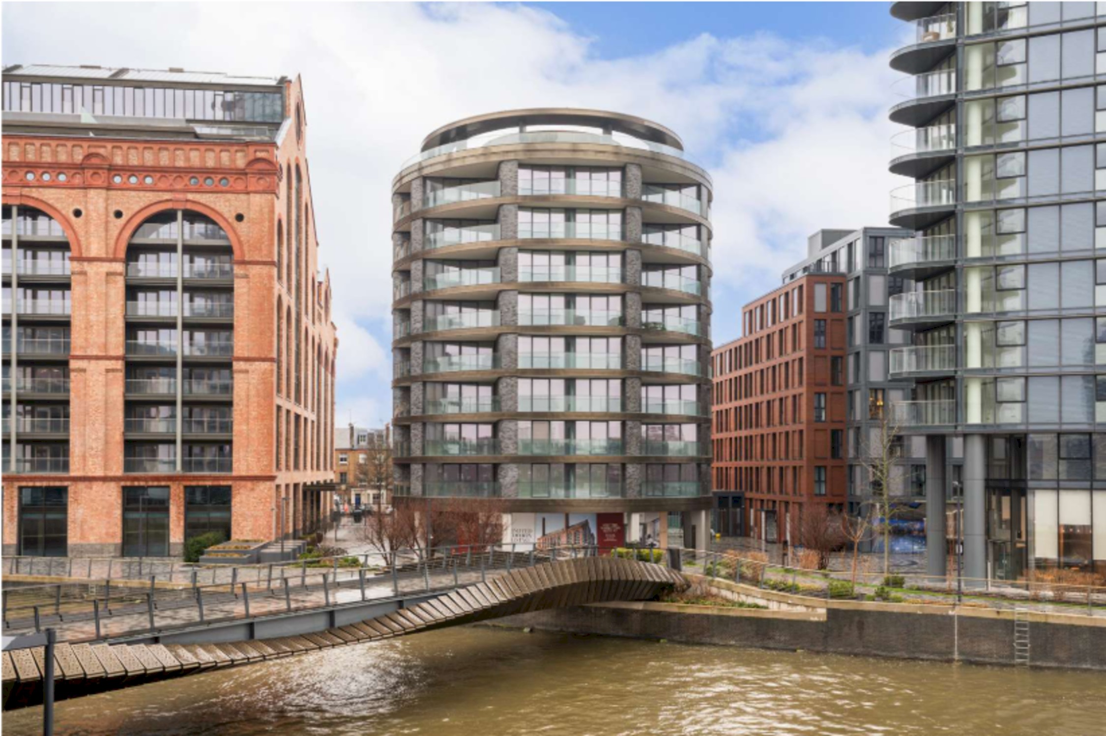 London's 32nd Floor Three Bedroom Apartment with Lovely Views in Chelsea Waterfront, Chelsea SW10 0QD - Property image 5 - VivreStays