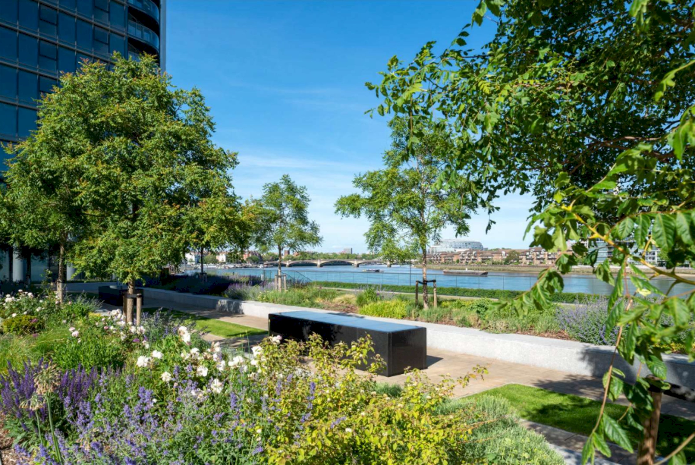 London's 32nd Floor Three Bedroom Apartment with Lovely Views in Chelsea Waterfront, Chelsea SW10 0QD - Property image 7 - VivreStays