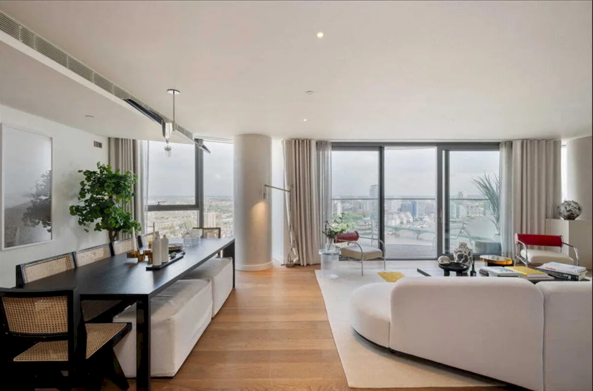 London's 32nd Floor Three Bedroom Apartment with Lovely Views in Chelsea Waterfront, Chelsea SW10 0QD - Property image 12 - VivreStays
