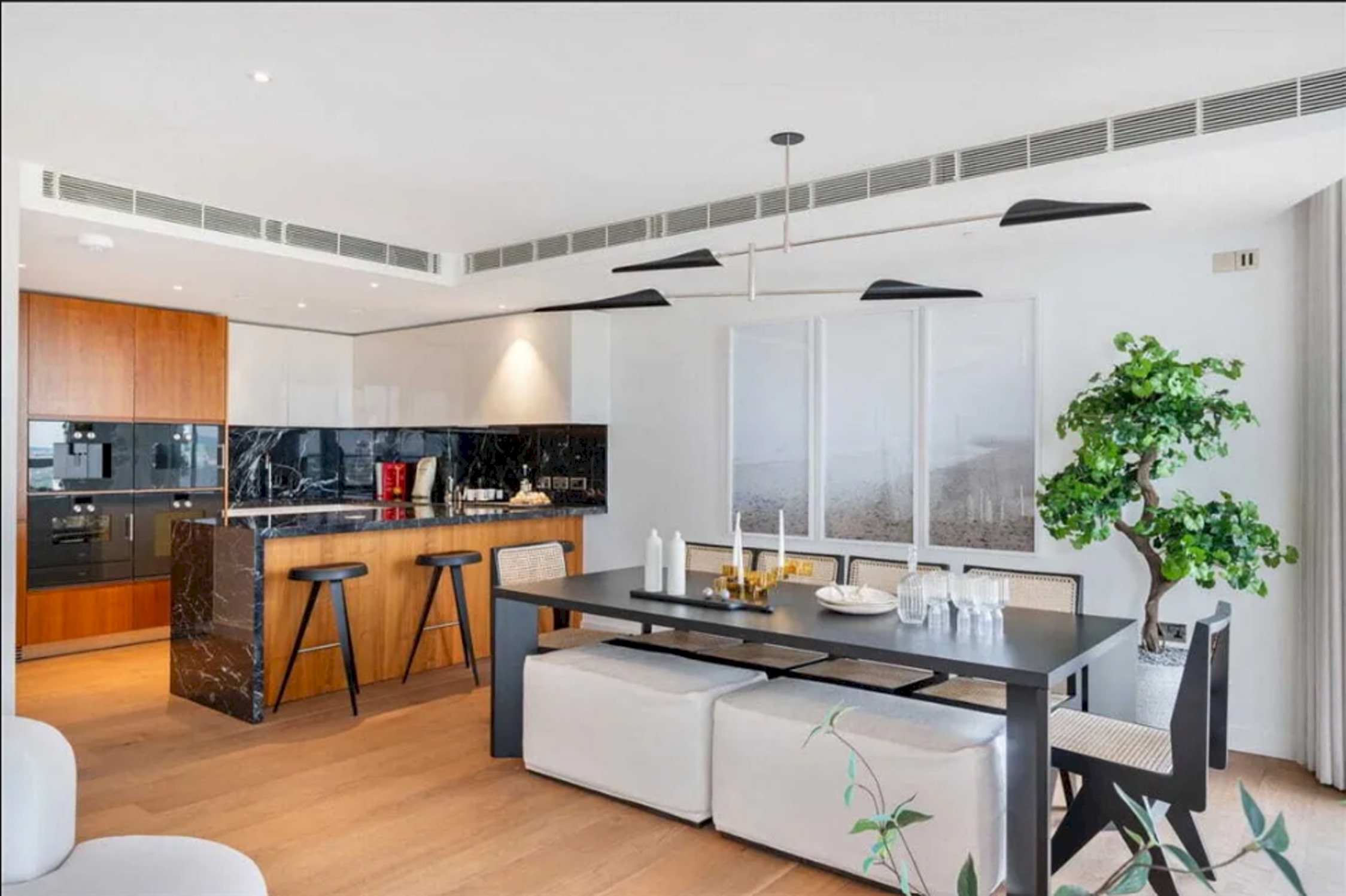 London's 32nd Floor Three Bedroom Apartment with Lovely Views in Chelsea Waterfront, Chelsea SW10 0QD - Property image 13 - VivreStays