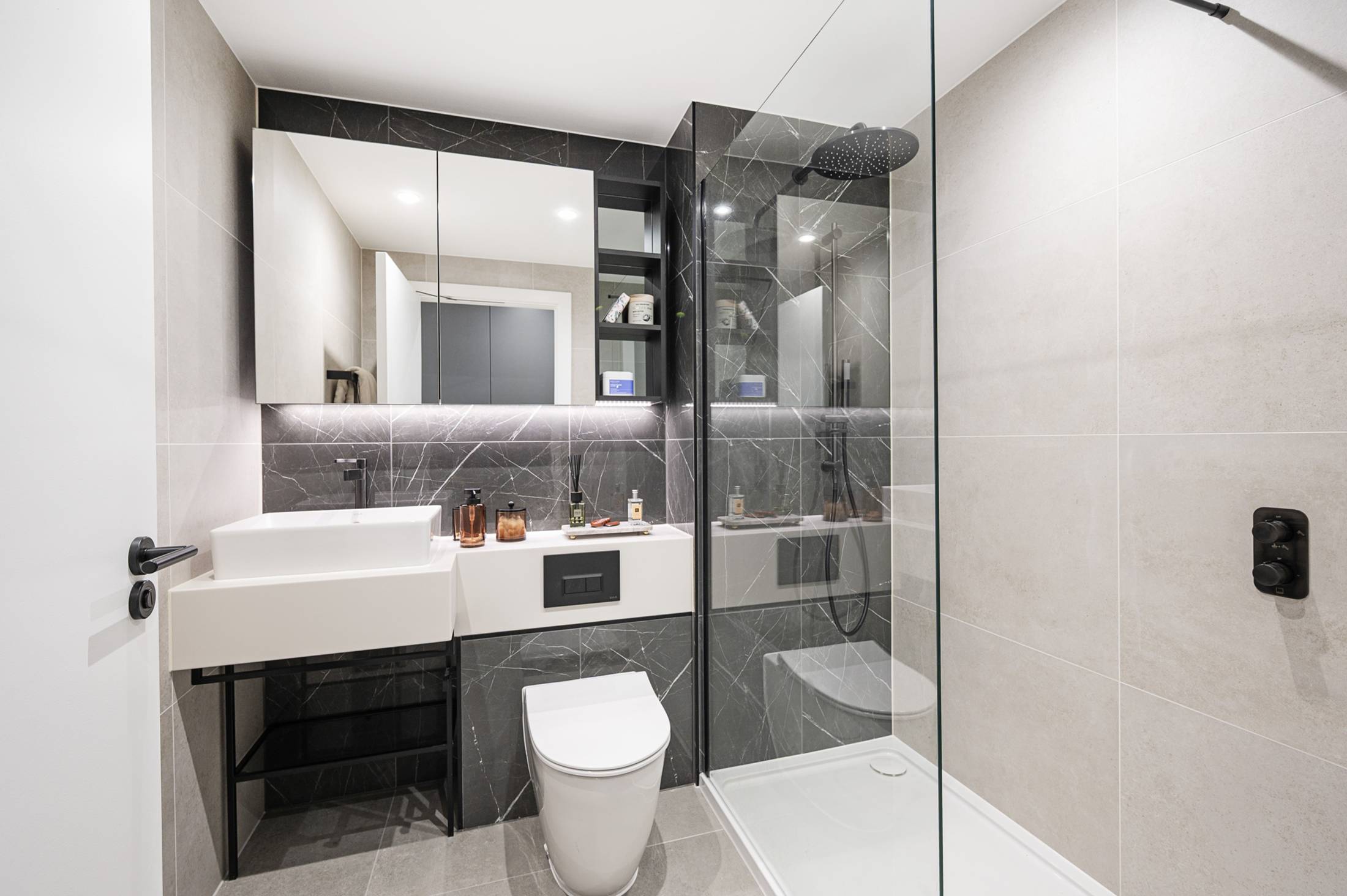 Executive Chelsea Waterfront Two Bedroom Home in Chelsea Waterfront, Chelsea SW10 0QD - Property image 48 - VivreStays