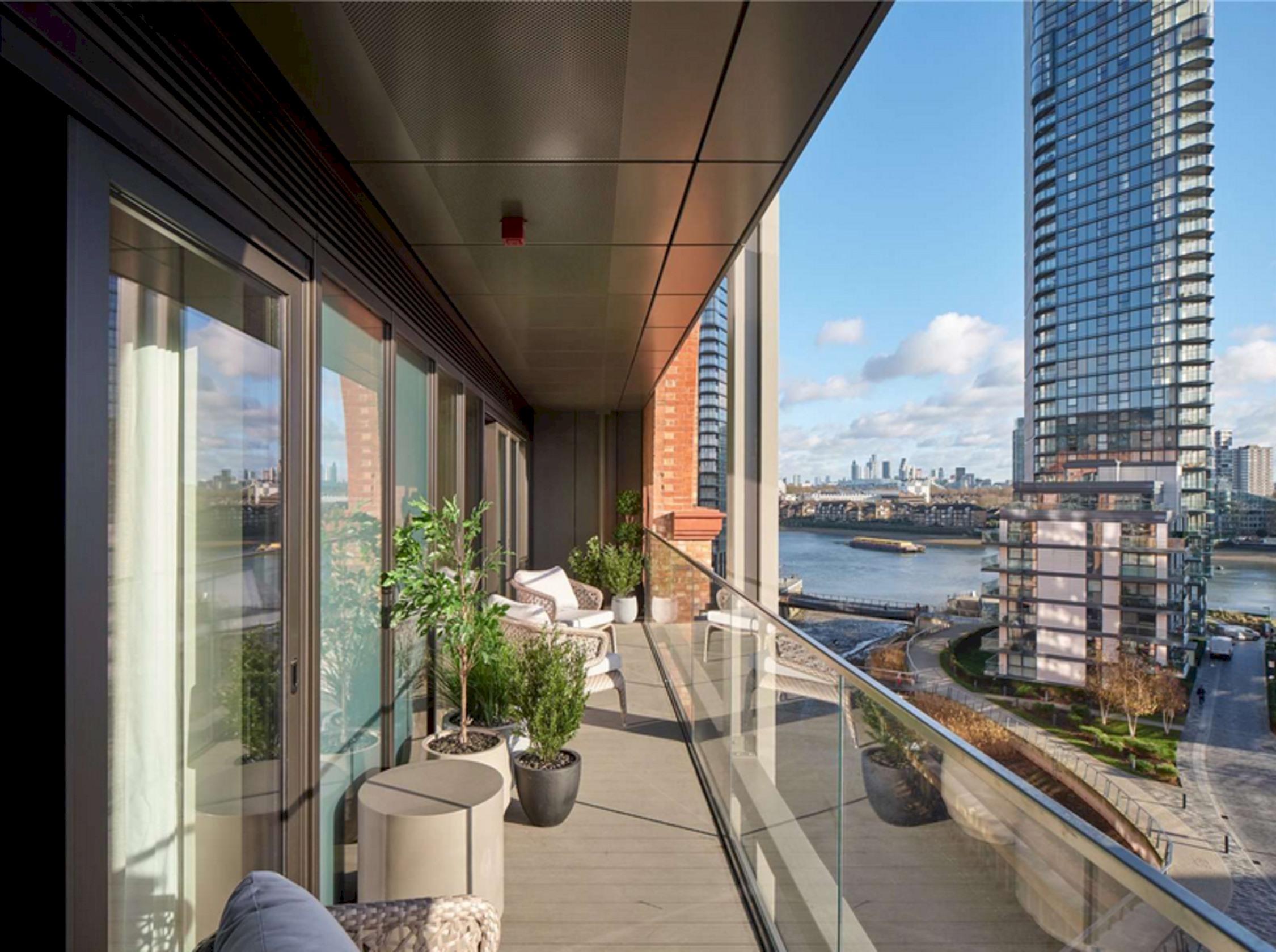 View Precinct Chelsea Creek Two Bedroom Apartment in Chelsea Harbour Dr, London SW6 2GH Precinct Chelsea Creek Two Bedroom Apartment in Chelsea Harbour Dr, London SW6 2GH - Property image 7 - VivreStays