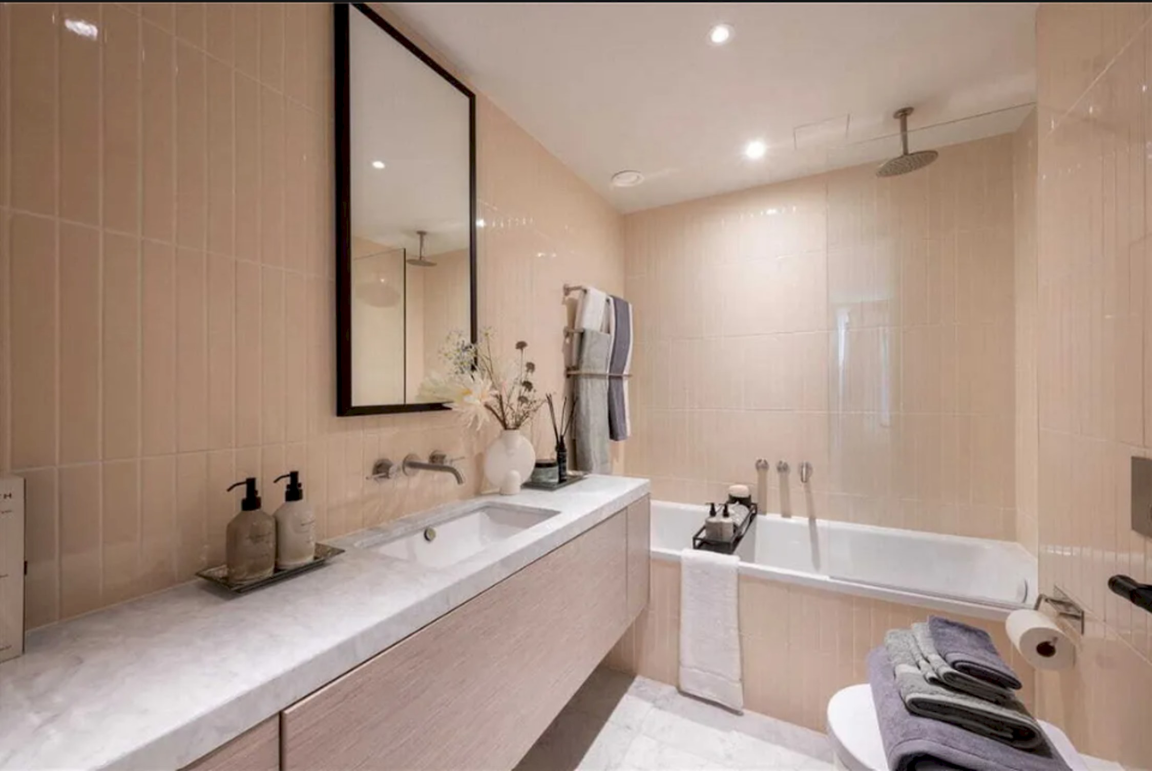 View Precinct Chelsea Creek Two Bedroom Apartment in Chelsea Harbour Dr, London SW6 2GH Precinct Chelsea Creek Two Bedroom Apartment in Chelsea Harbour Dr, London SW6 2GH - Property image 15 - VivreStays
