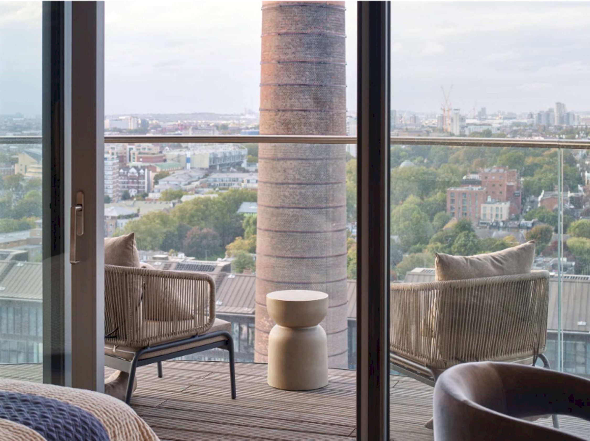 View Legacy Lane 44th Floor Three Bedroom Apartment in Chelsea Waterfront Drive, Chelsea SW10 0QD Legacy Lane 44th Floor Three Bedroom Apartment in Chelsea Waterfront Drive, Chelsea SW10 0QD - Property image 14 - VivreStays