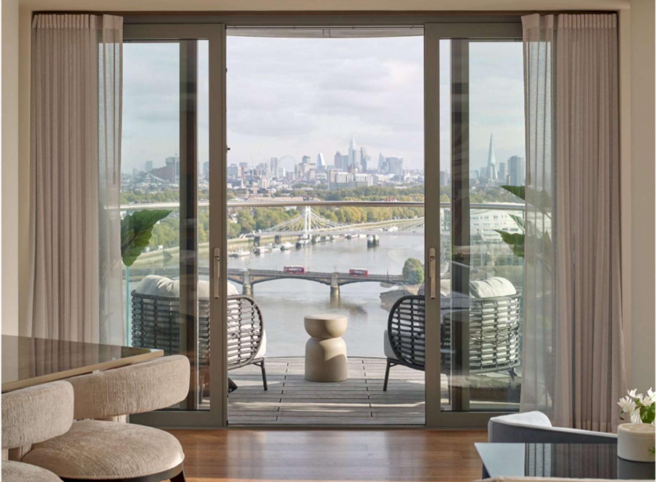 Legacy Lane 44th Floor Three Bedroom Apartment serviced apartment - UK - VivreStays