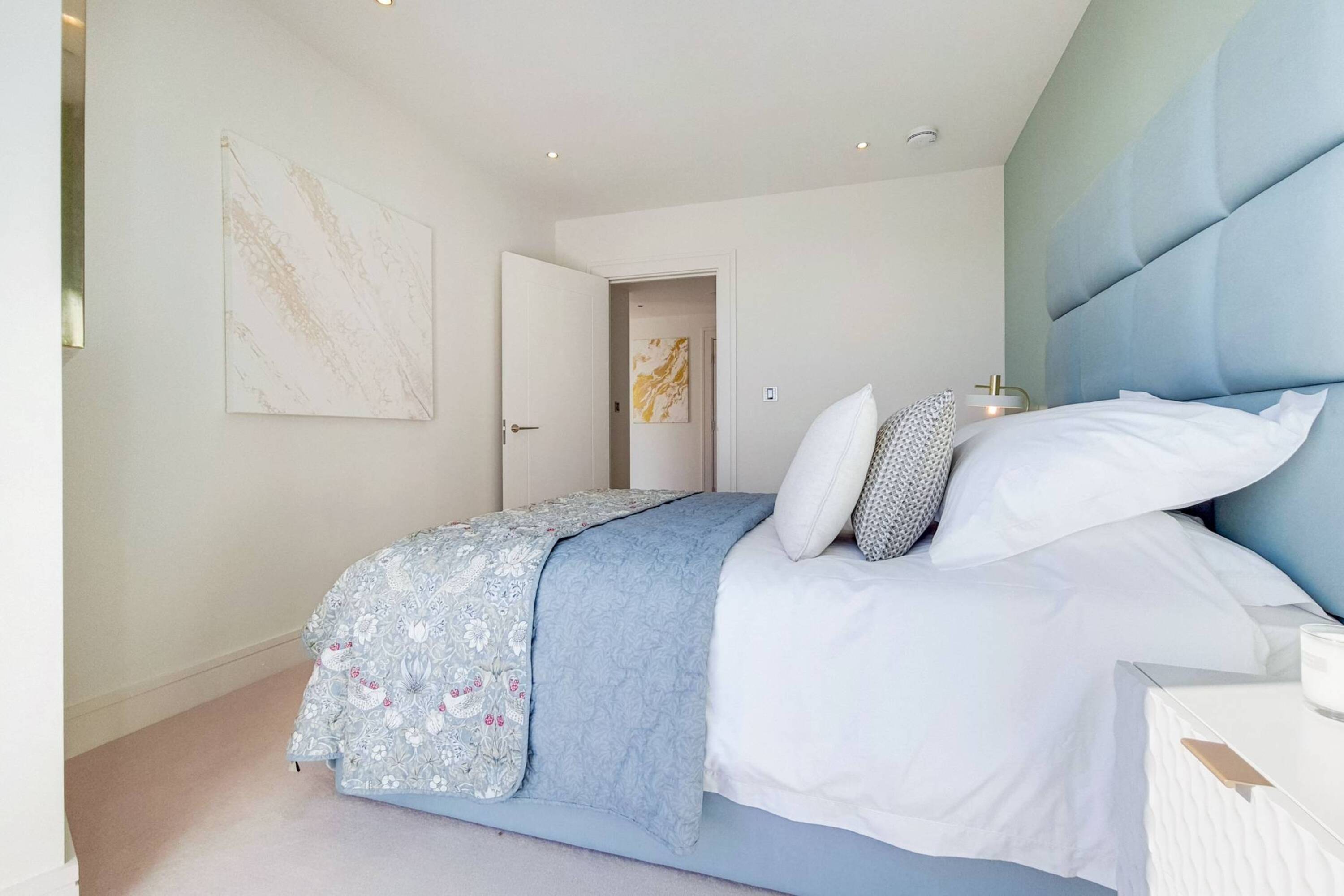 View Waterfront London Luxury Four Bedroom Apartment in Chelsea Waterfront, Chelsea SW10 0SW Waterfront London Luxury Four Bedroom Apartment in Chelsea Waterfront, Chelsea SW10 0SW - Property image 18 - VivreStays