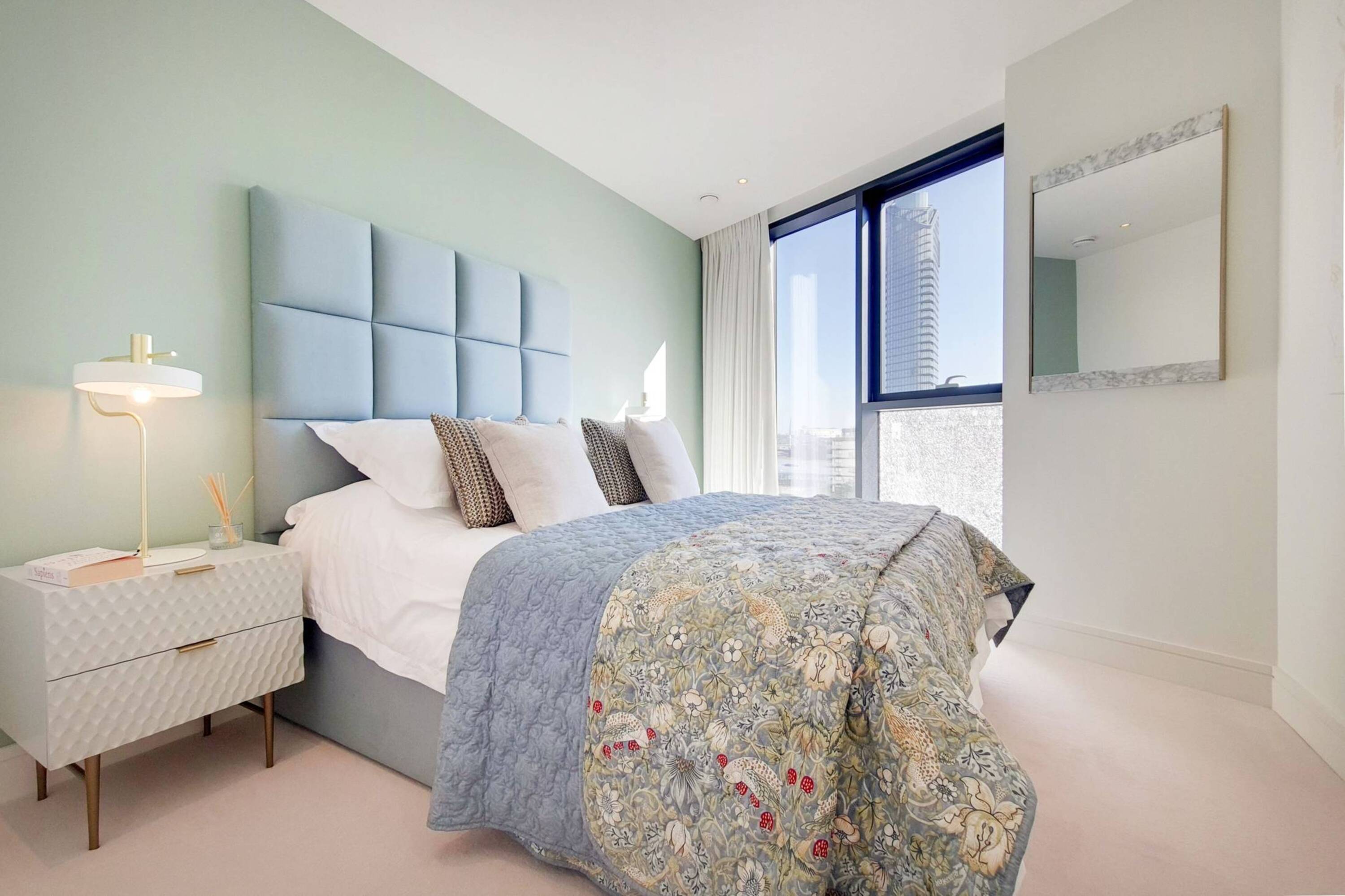 View Waterfront London Luxury Four Bedroom Apartment in Chelsea Waterfront, Chelsea SW10 0SW Waterfront London Luxury Four Bedroom Apartment in Chelsea Waterfront, Chelsea SW10 0SW - Property image 19 - VivreStays