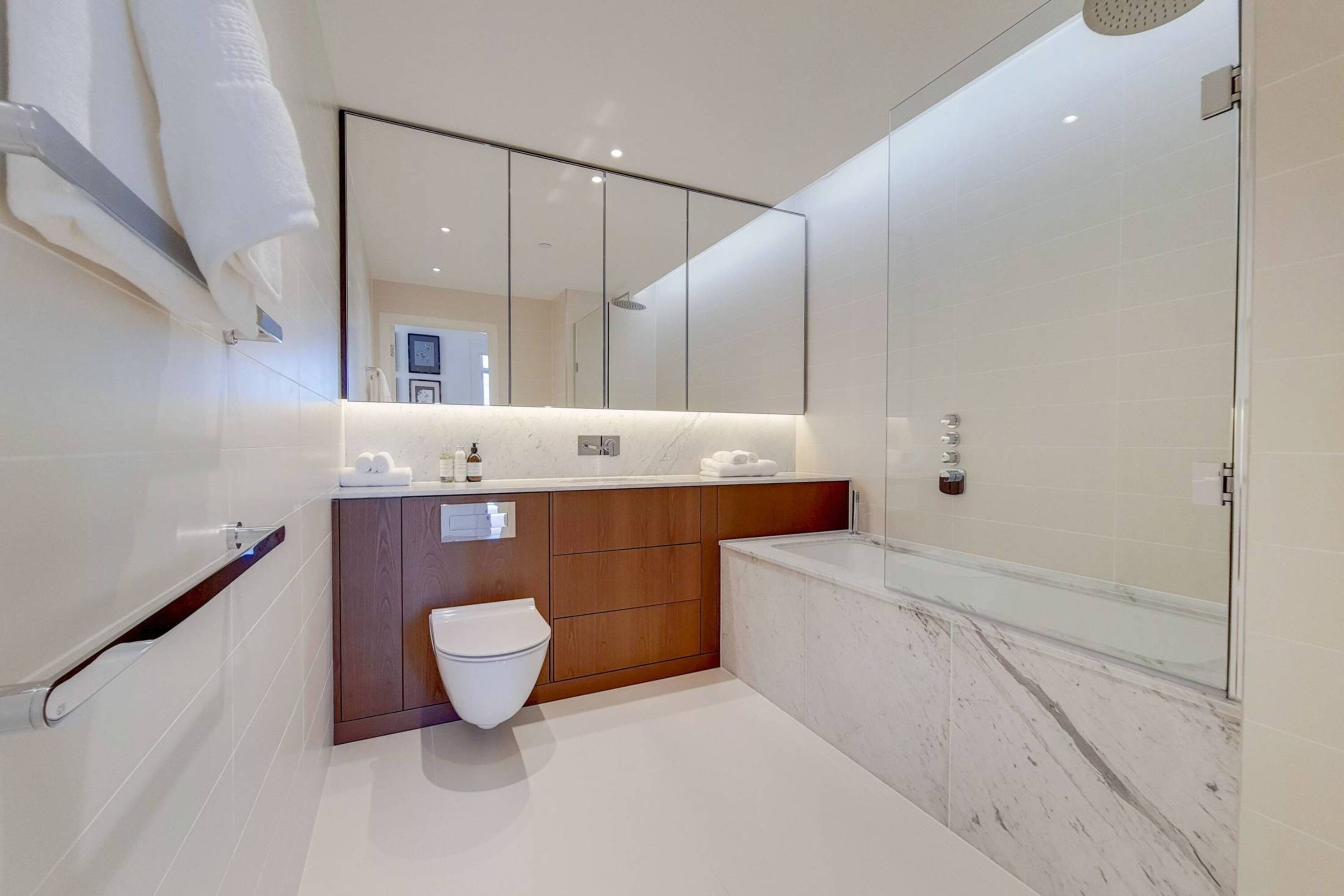 Chelsea Riverside Four Bedroom Penthouse. in Chelsea Waterfront, Chelsea SW10 0SW - Property image 16 - VivreStays