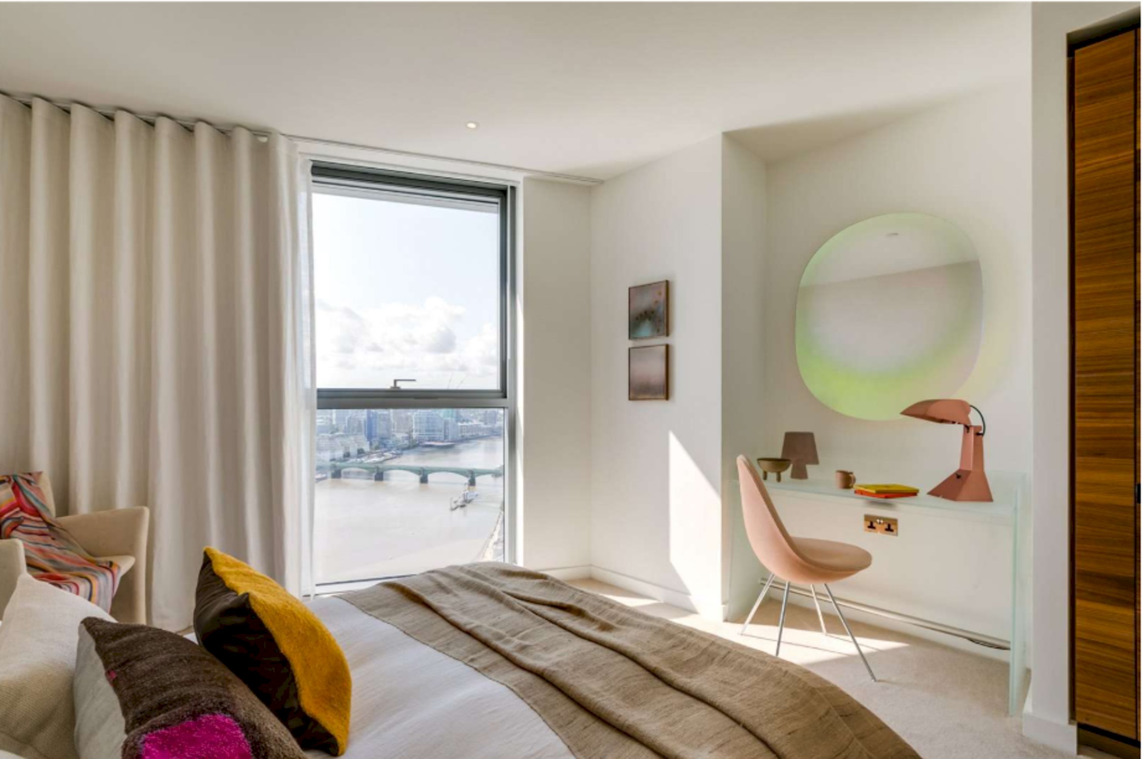 View Three Bedroom Chelsea Creek Paradise Pines. in Chelsea Harbour Dr, London SW6 2GH Three Bedroom Chelsea Creek Paradise Pines. in Chelsea Harbour Dr, London SW6 2GH - Property image 9 - VivreStays