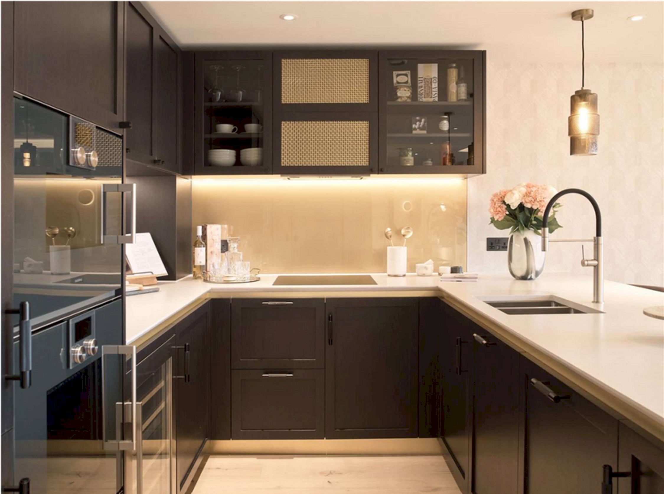 London Three Bedroom Apartment with Infinite Impressions. in Chelsea Waterfront, Chelsea SW10 0QD - Property image 14 - VivreStays