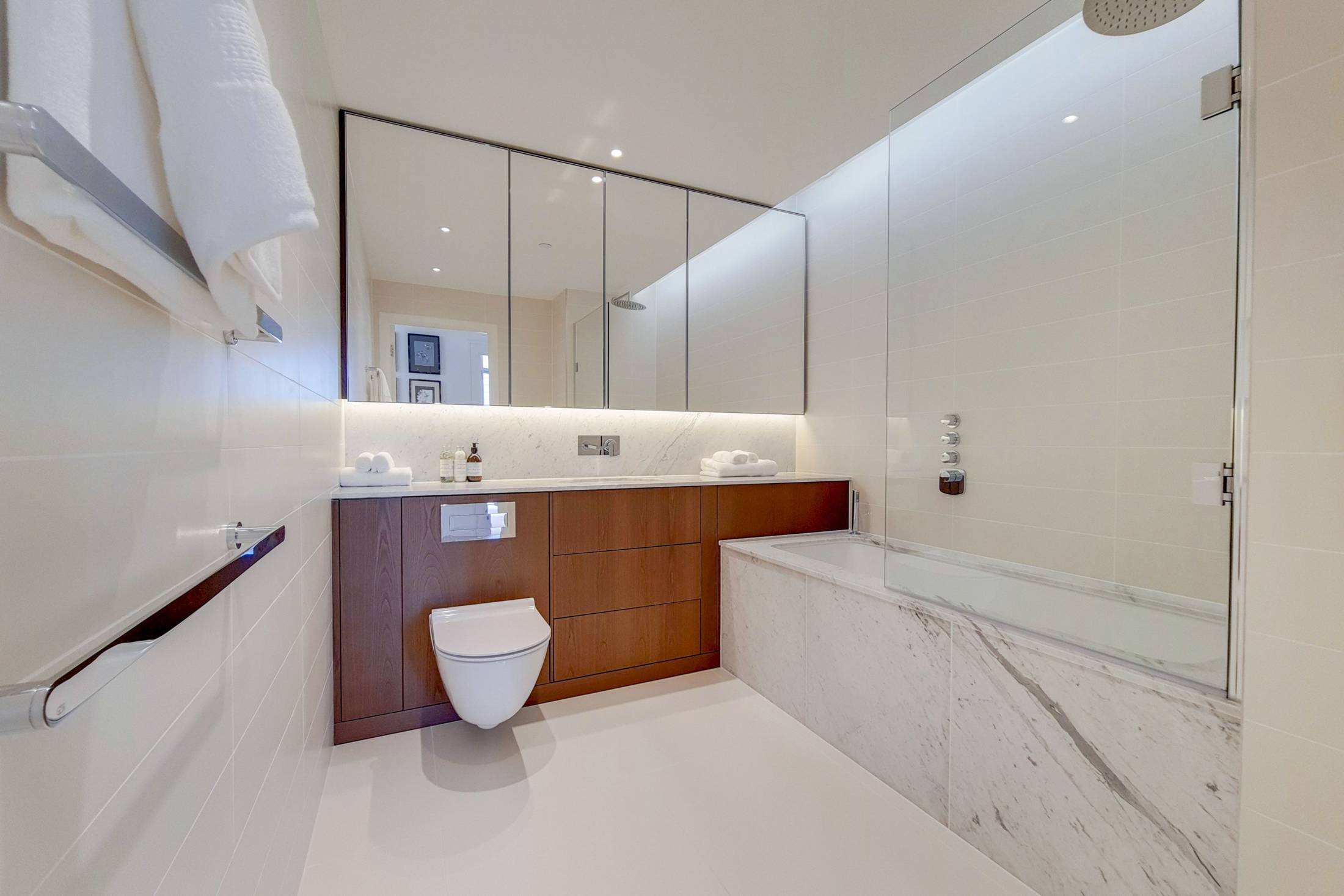 Chelsea Island Four Bedroom Penthouse with Infinite Impressions in Chelsea Waterfront, Chelsea SW10 0SW - Property image 8 - VivreStays