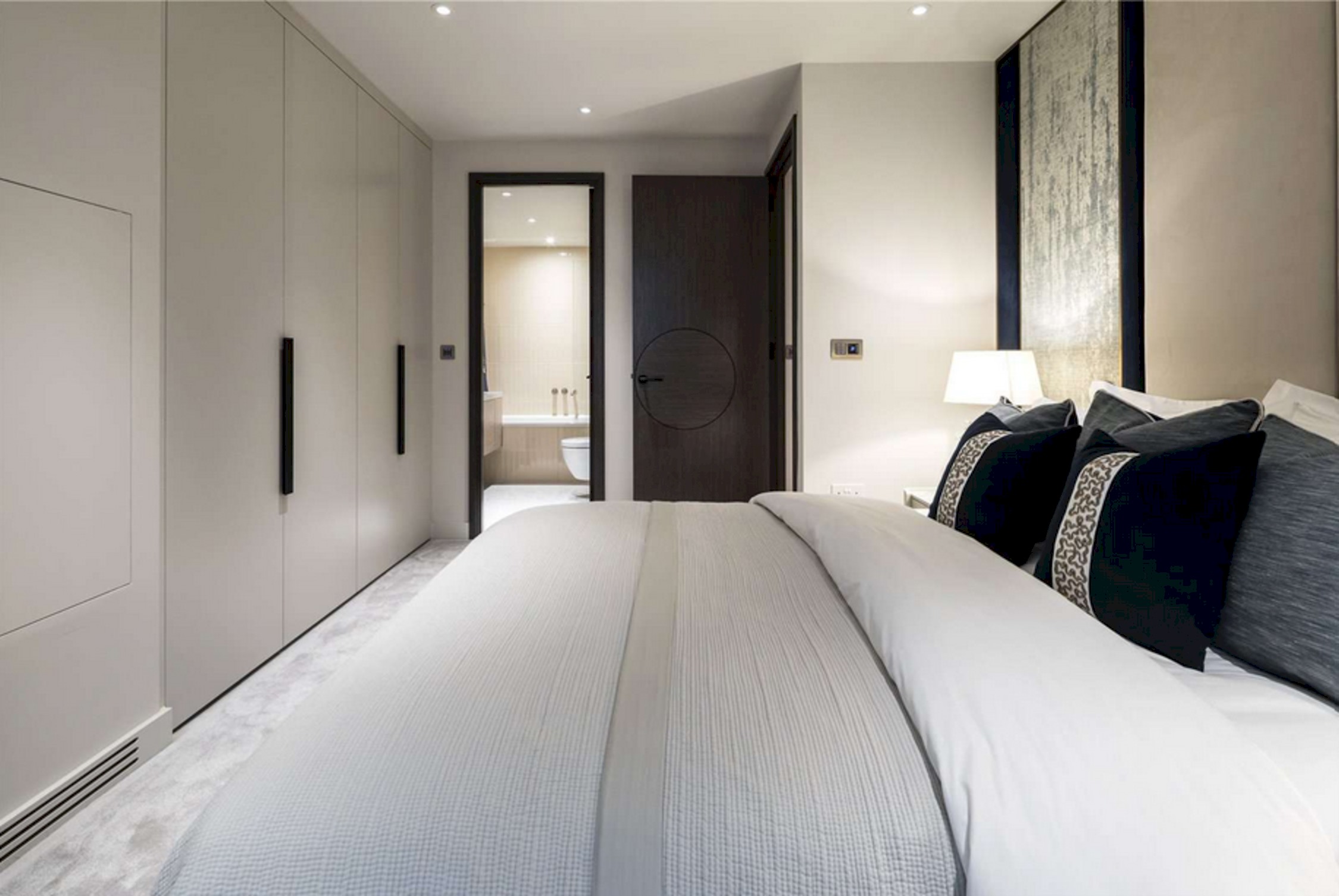 View Poetic 4th Floor London Family Penthouse in Chelsea Waterfront, Chelsea SW10 0SW Poetic 4th Floor London Family Penthouse in Chelsea Waterfront, Chelsea SW10 0SW - Property image 23 - VivreStays