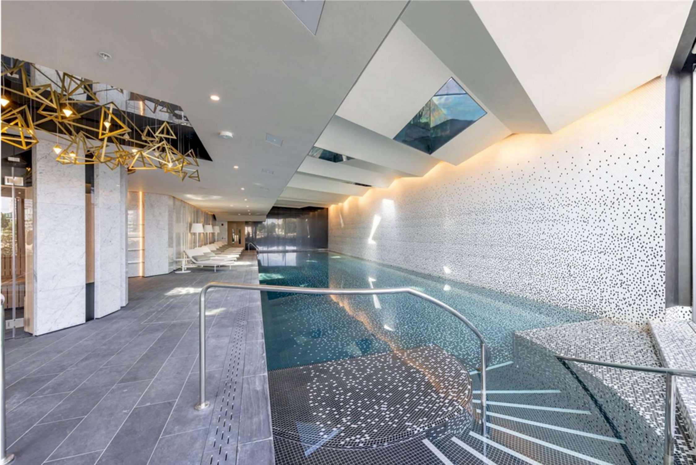 Executive Rainbow Ridge 4th Floor London Apartment in Chelsea Waterfront, Chelsea SW10 0QD - Property image 3 - VivreStays