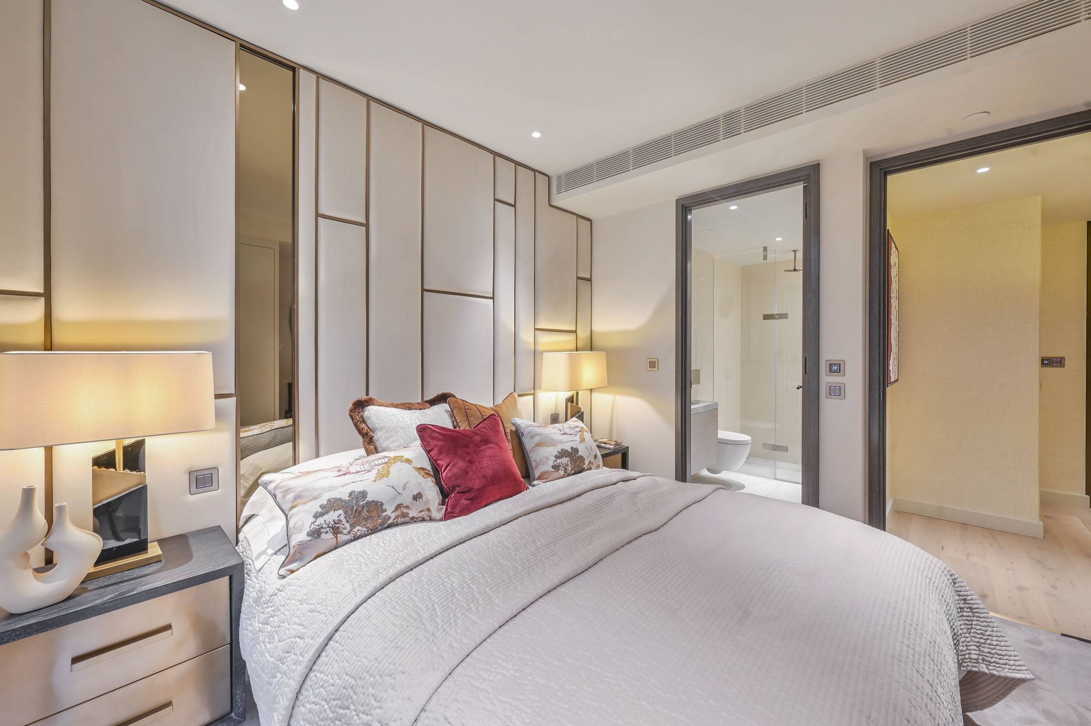 Executive Rainbow Ridge 4th Floor London Apartment in Chelsea Waterfront, Chelsea SW10 0QD - Property image 12 - VivreStays