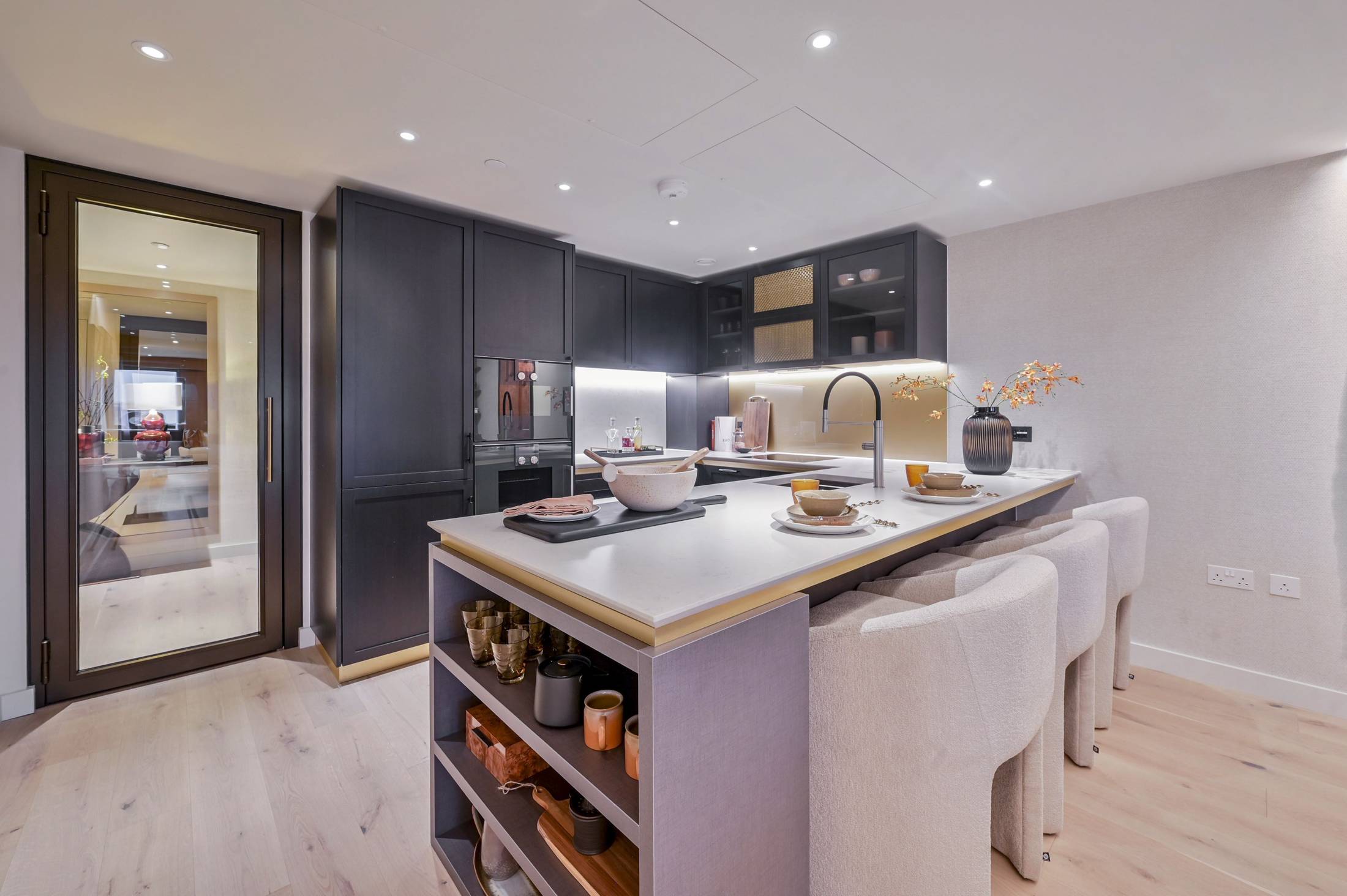 Executive Rainbow Ridge 4th Floor London Apartment in Chelsea Waterfront, Chelsea SW10 0QD - Property image 16 - VivreStays