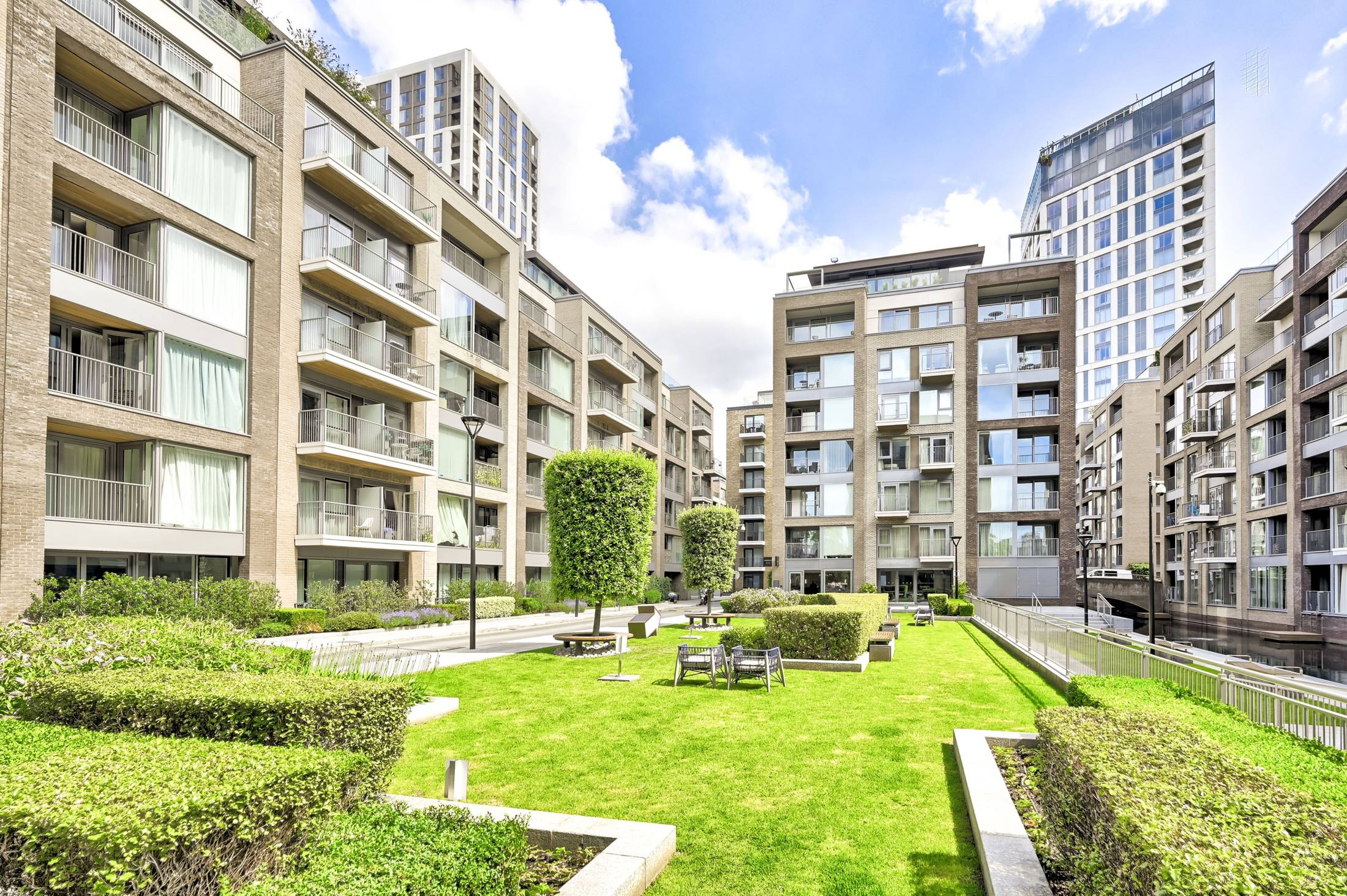 London City Lights Two Bedroom Apartment in Chelsea Harbour Dr, London SW6 2GH - Property image 2 - VivreStays