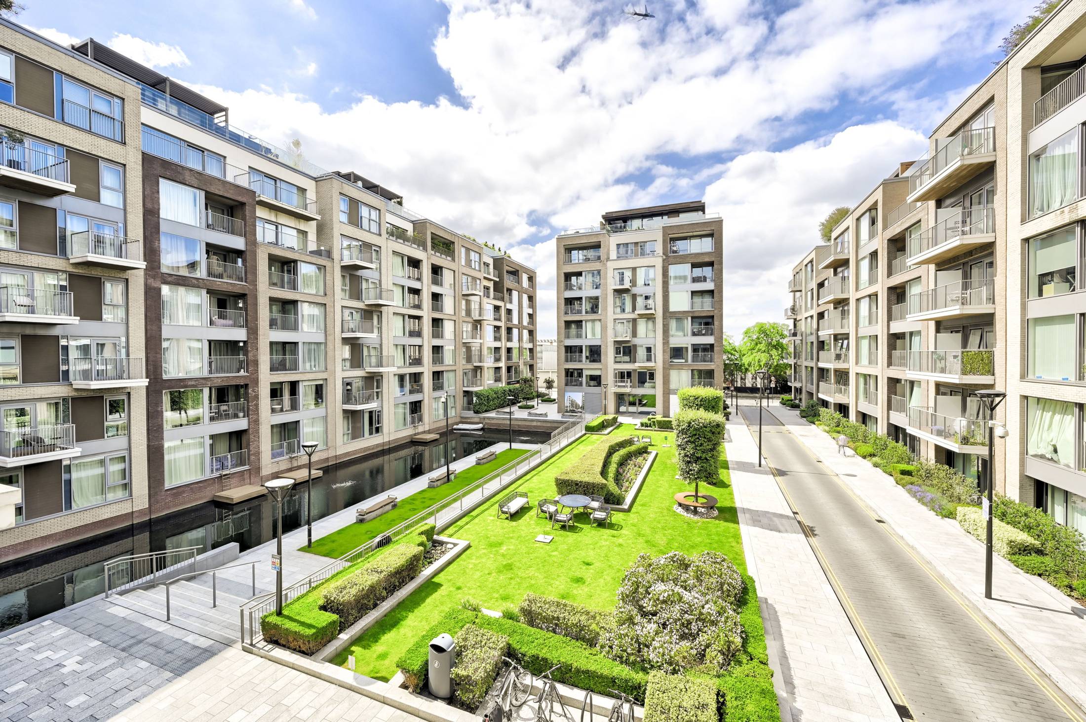 London City Lights Two Bedroom Apartment in Chelsea Harbour Dr, London SW6 2GH - Property image 5 - VivreStays