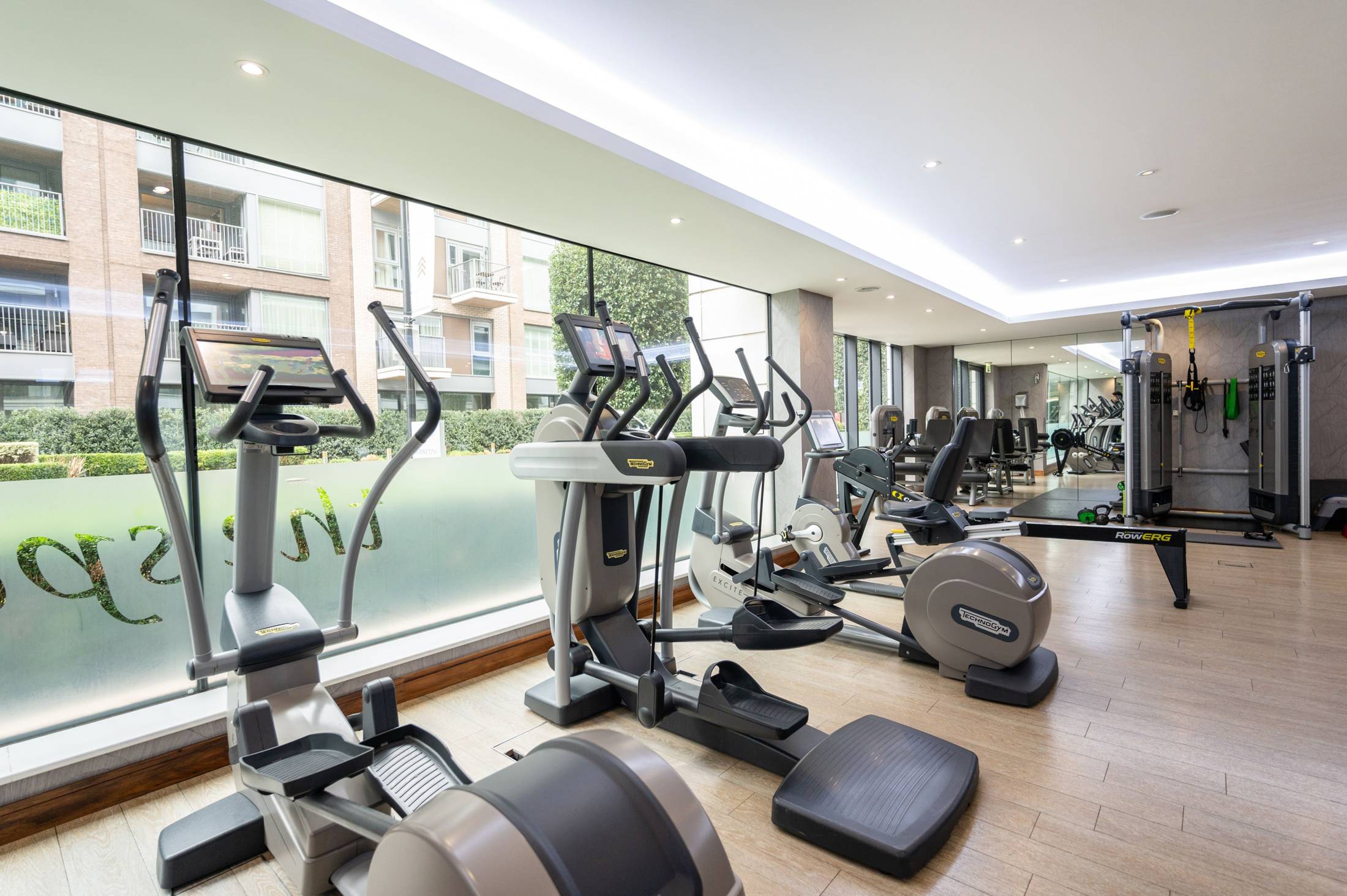 Ideal Lively Loft Living for Four Persons in Chelsea Harbour Dr, London SW6 2GH - Property image 4 - VivreStays