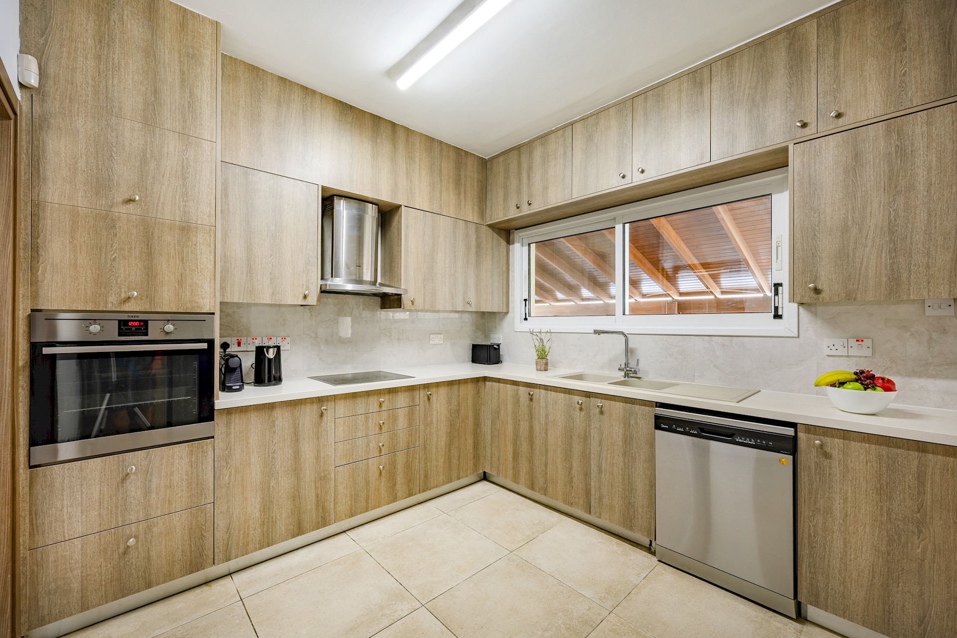 Gordonos – Modern 3Bed Apartment with Large Garden - bedroom in Limassol, Cyprus