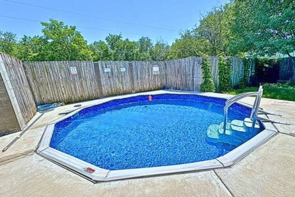 FW Pool + Arcade - Fun Near TX Speedway photo 1