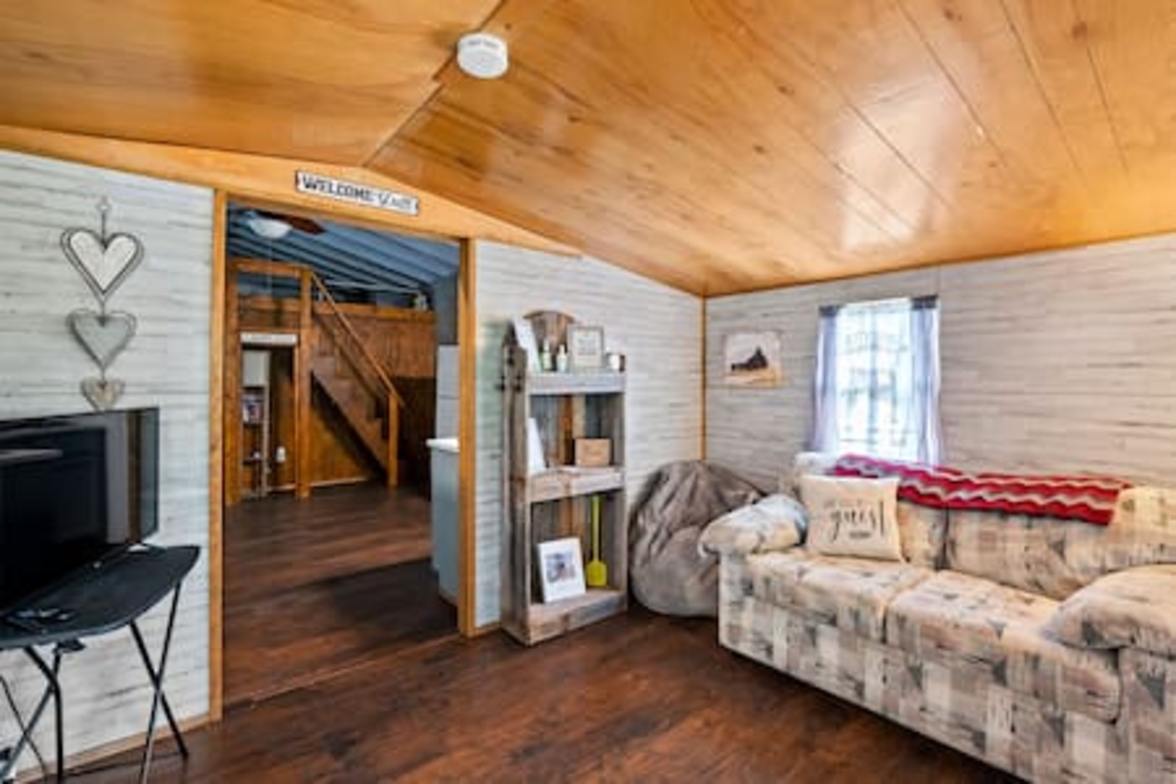 2 Tiny Town - Monthly + Utilities + Comfy Stay photo 5