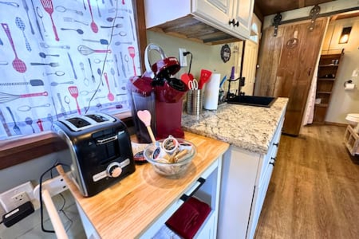 3 Tiny Town + Monthly + Utilities + Comfy Stay photo 3