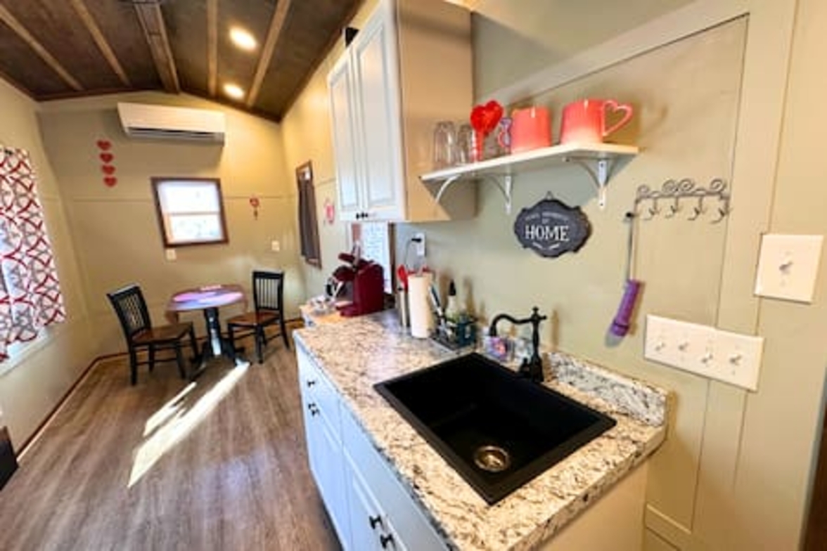 3 Tiny Town + Monthly + Utilities + Comfy Stay photo 4